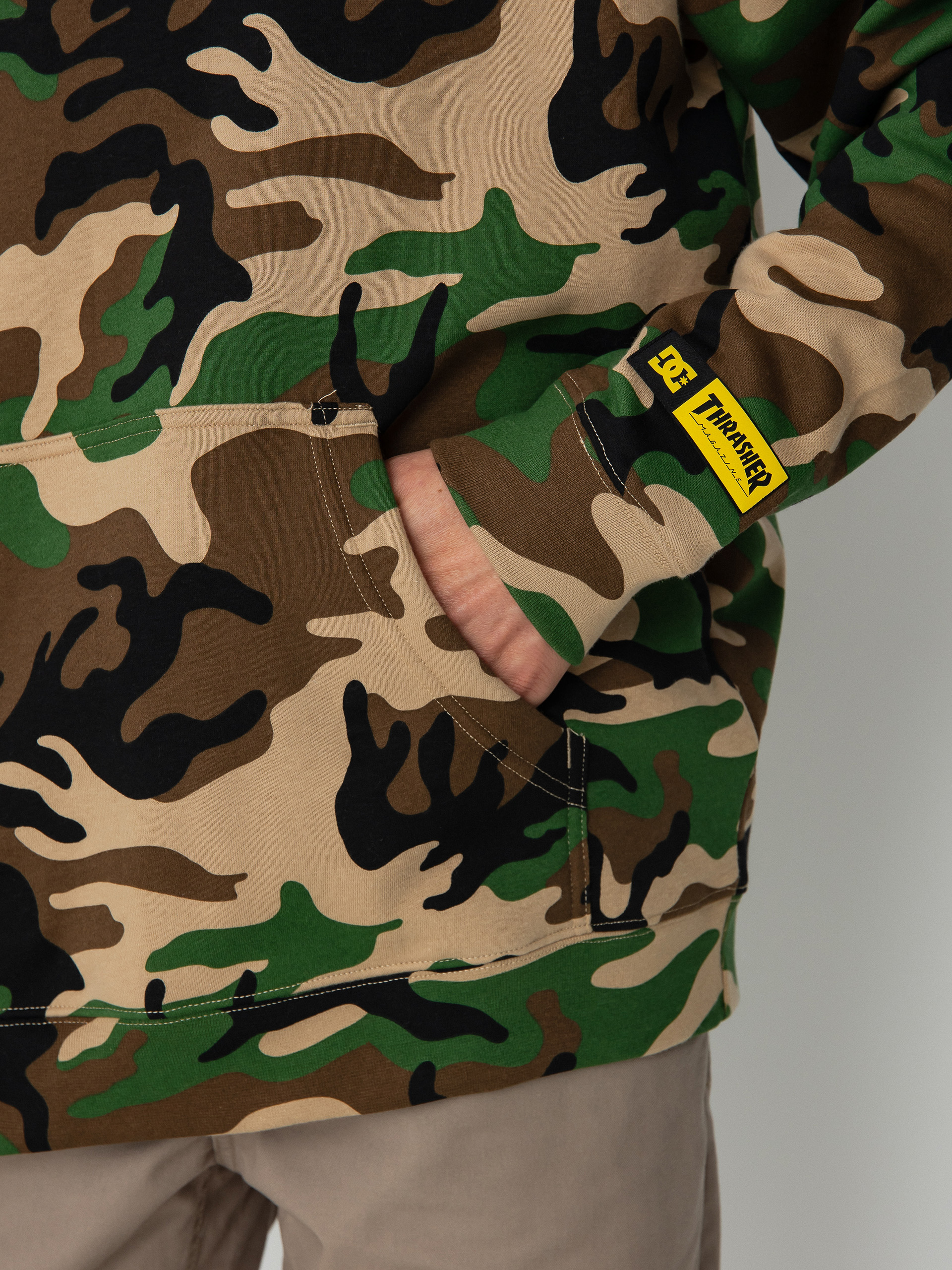 Mikina s kapucí DC X Thrasher (army camo)