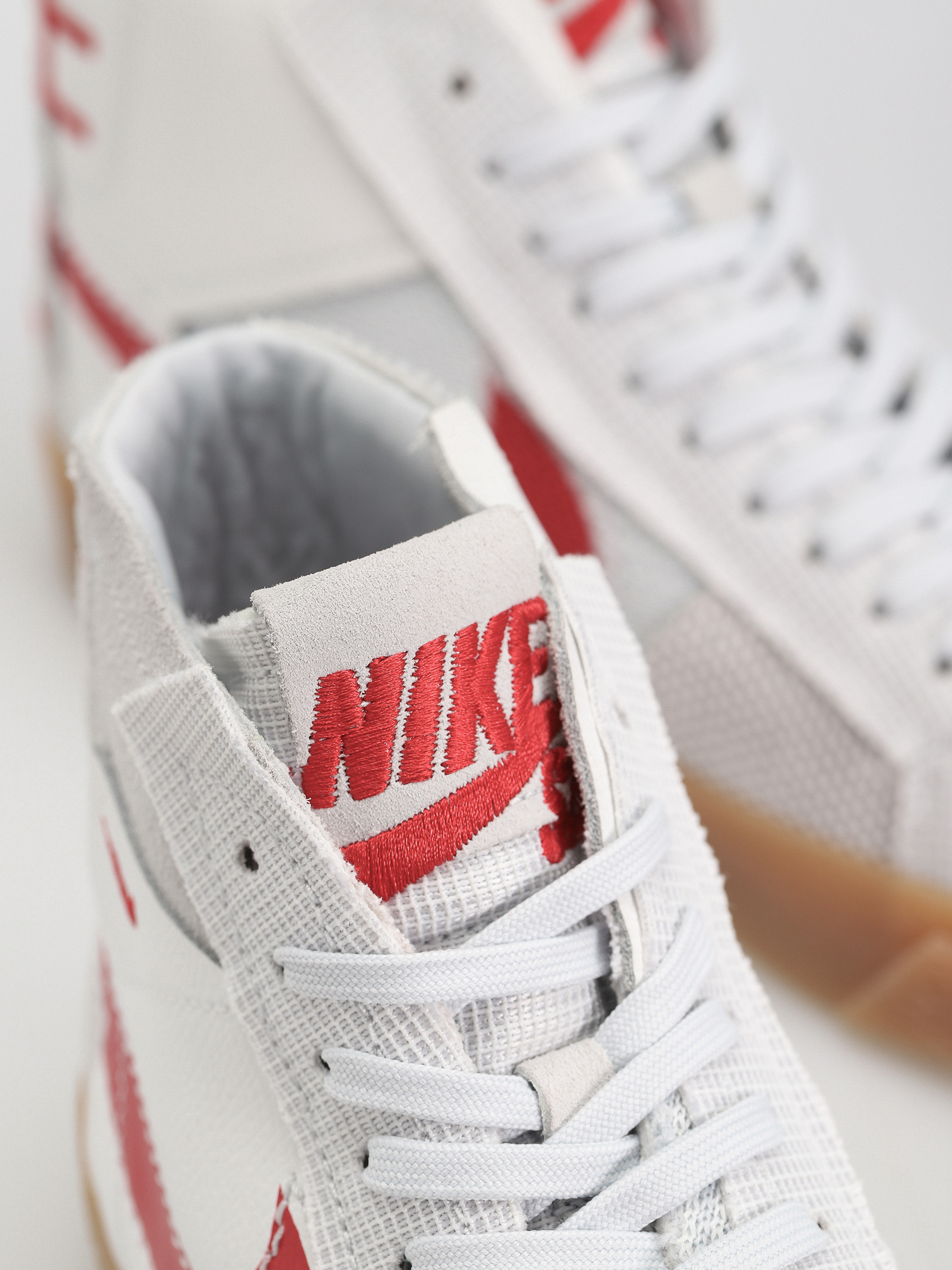 Boty Nike SB Zoom Blazer Mid Prm (summit white/university red)