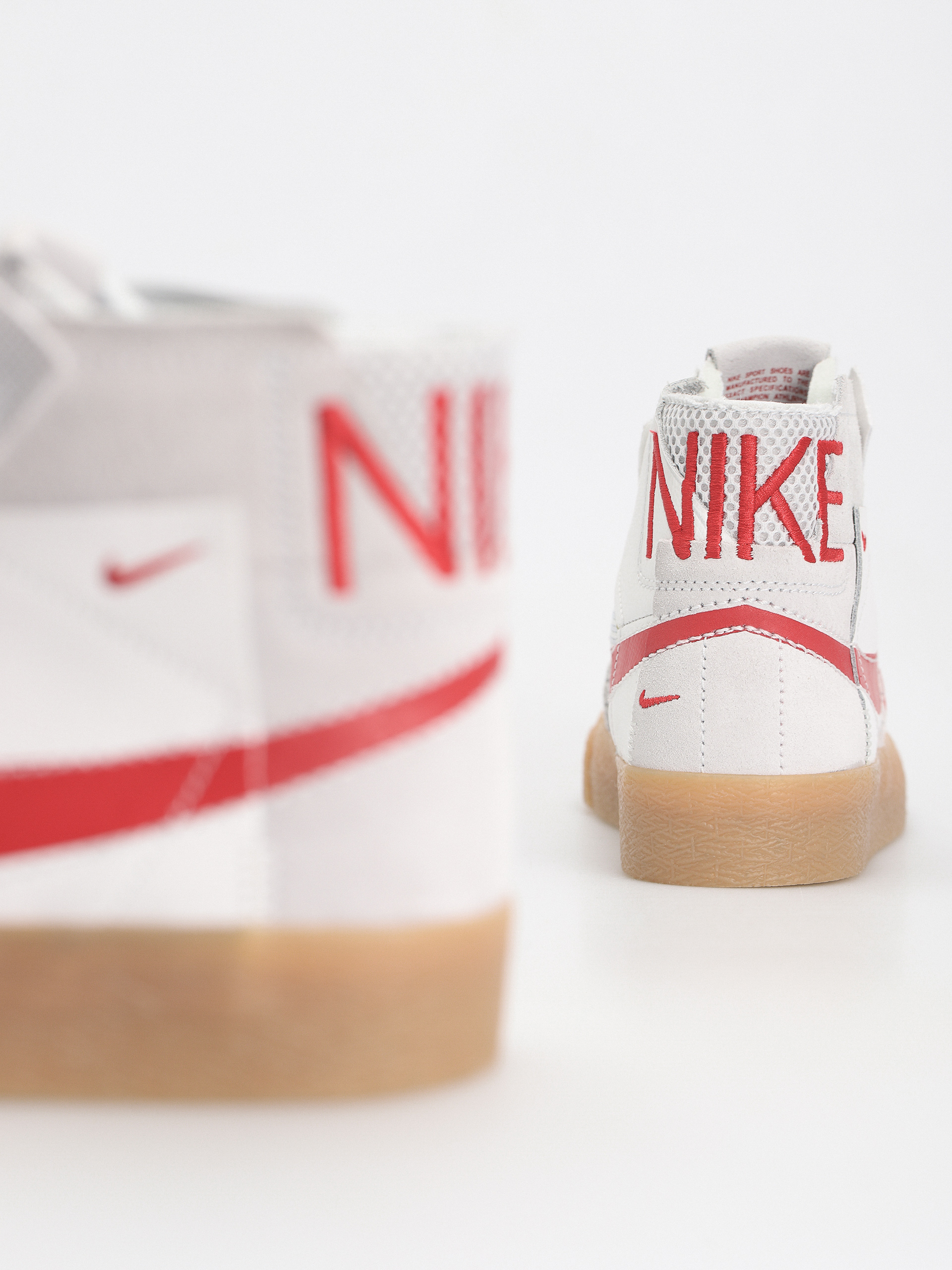 Boty Nike SB Zoom Blazer Mid Prm (summit white/university red)