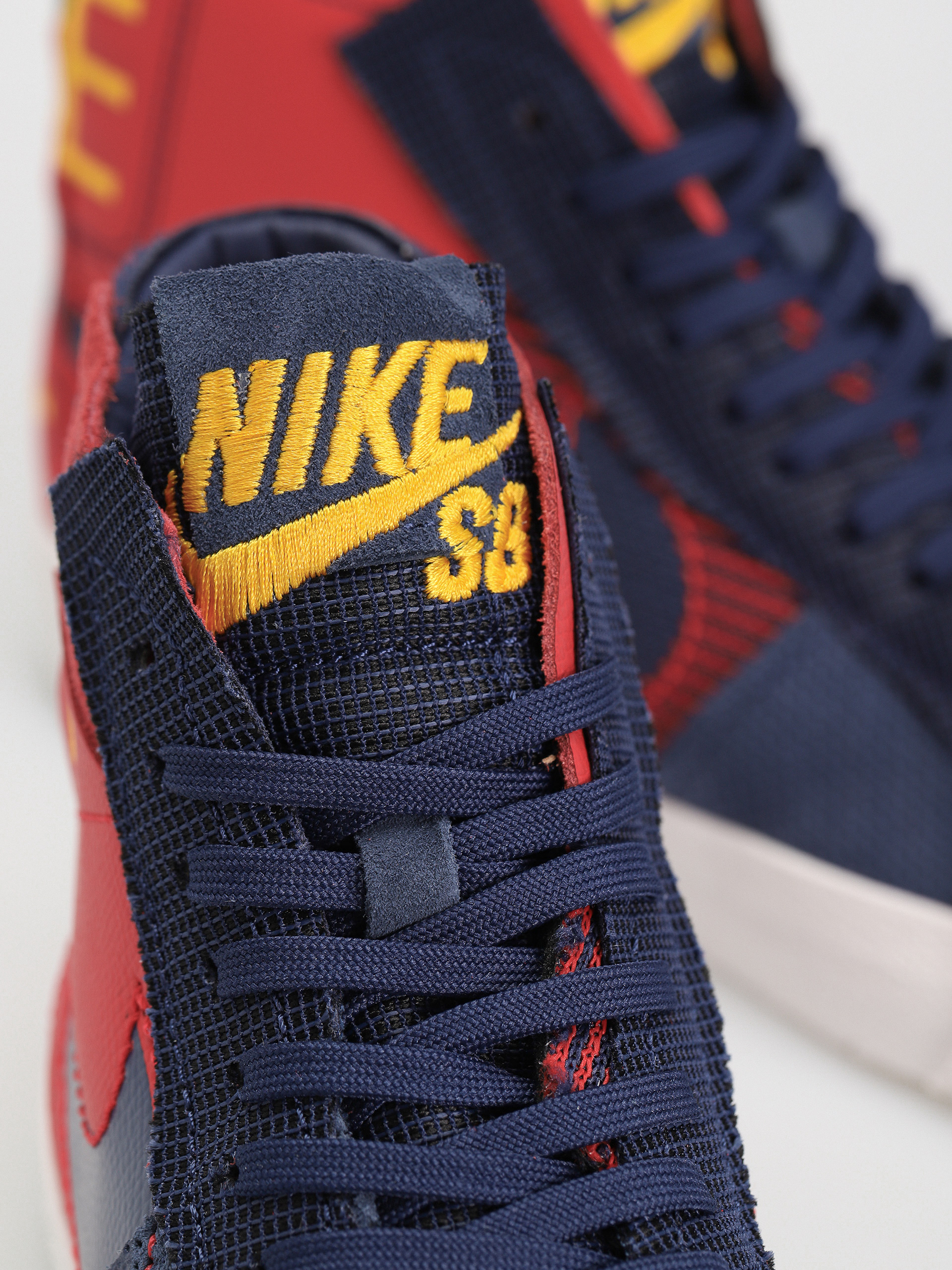 Boty Nike SB Zoom Blazer Mid Prm (university red/midnight navy)