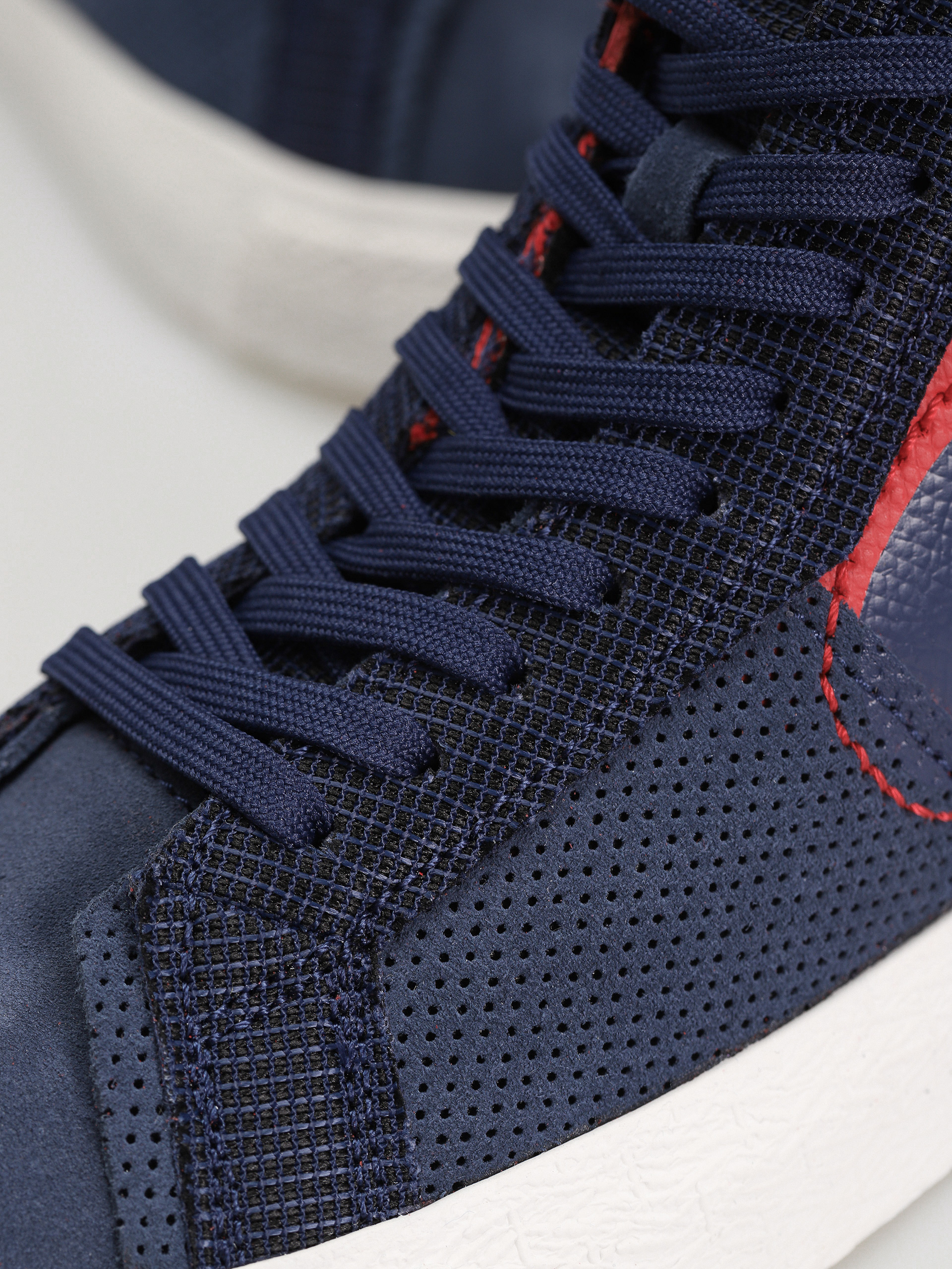 Boty Nike SB Zoom Blazer Mid Prm (university red/midnight navy)