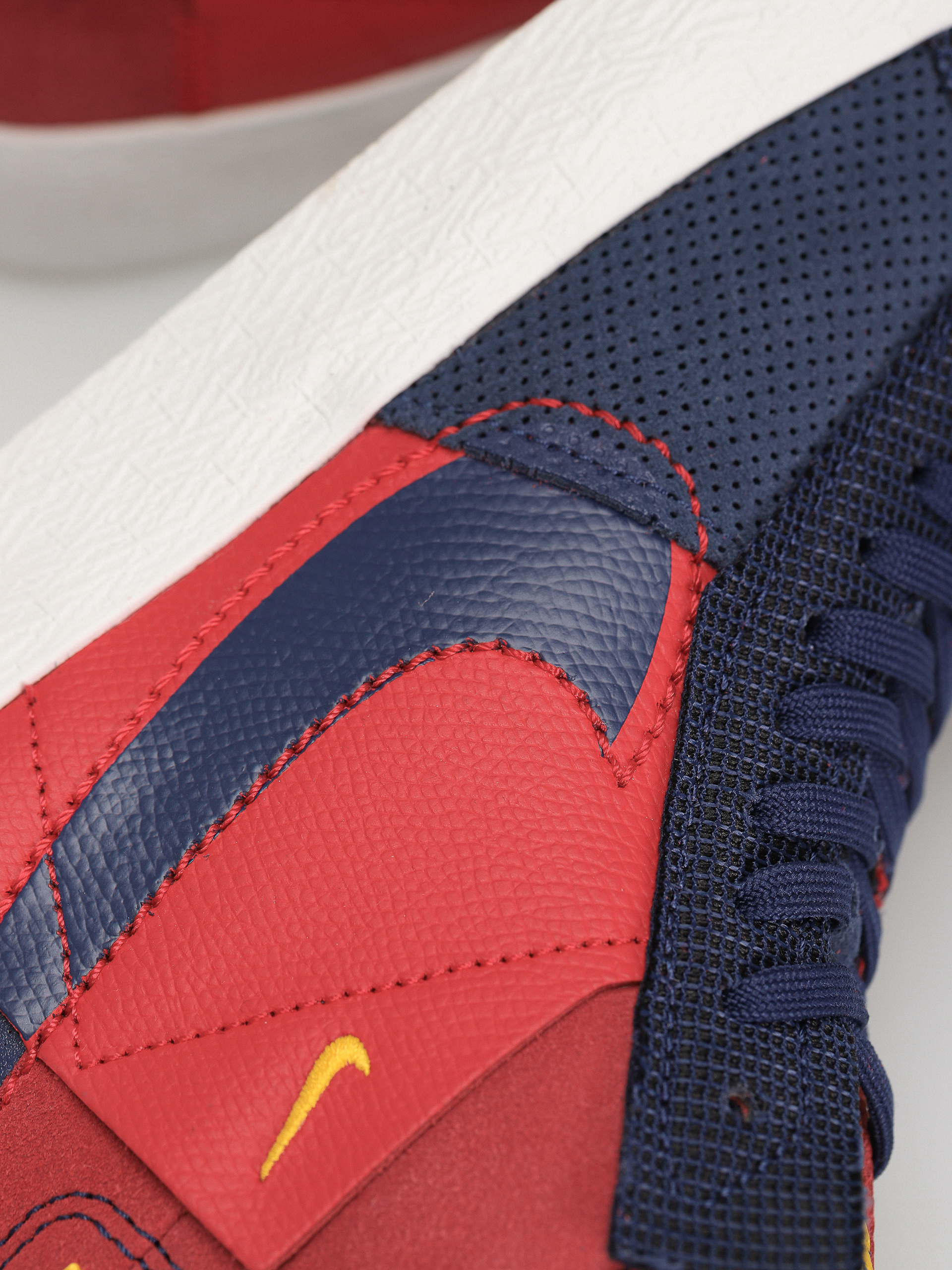 Boty Nike SB Zoom Blazer Mid Prm (university red/midnight navy)