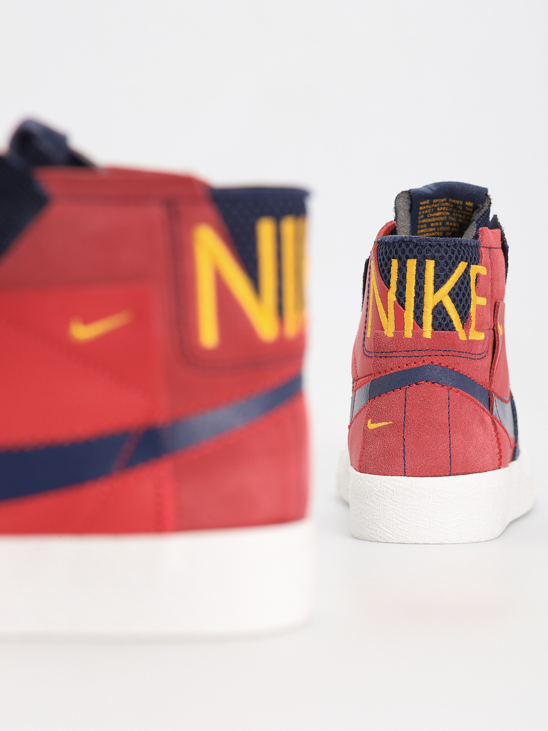 Boty Nike SB Zoom Blazer Mid Prm (university red/midnight navy)