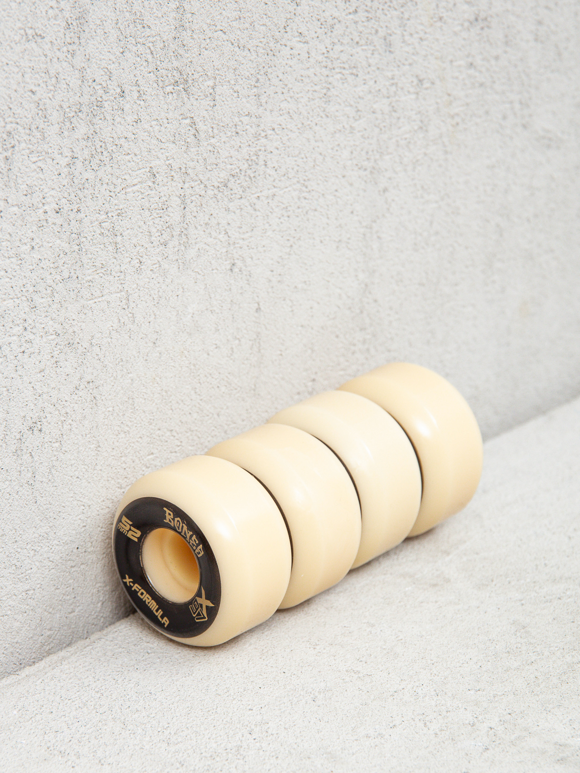 Kolečka Bones X Formula V5 Sidecut 97A (white/black)