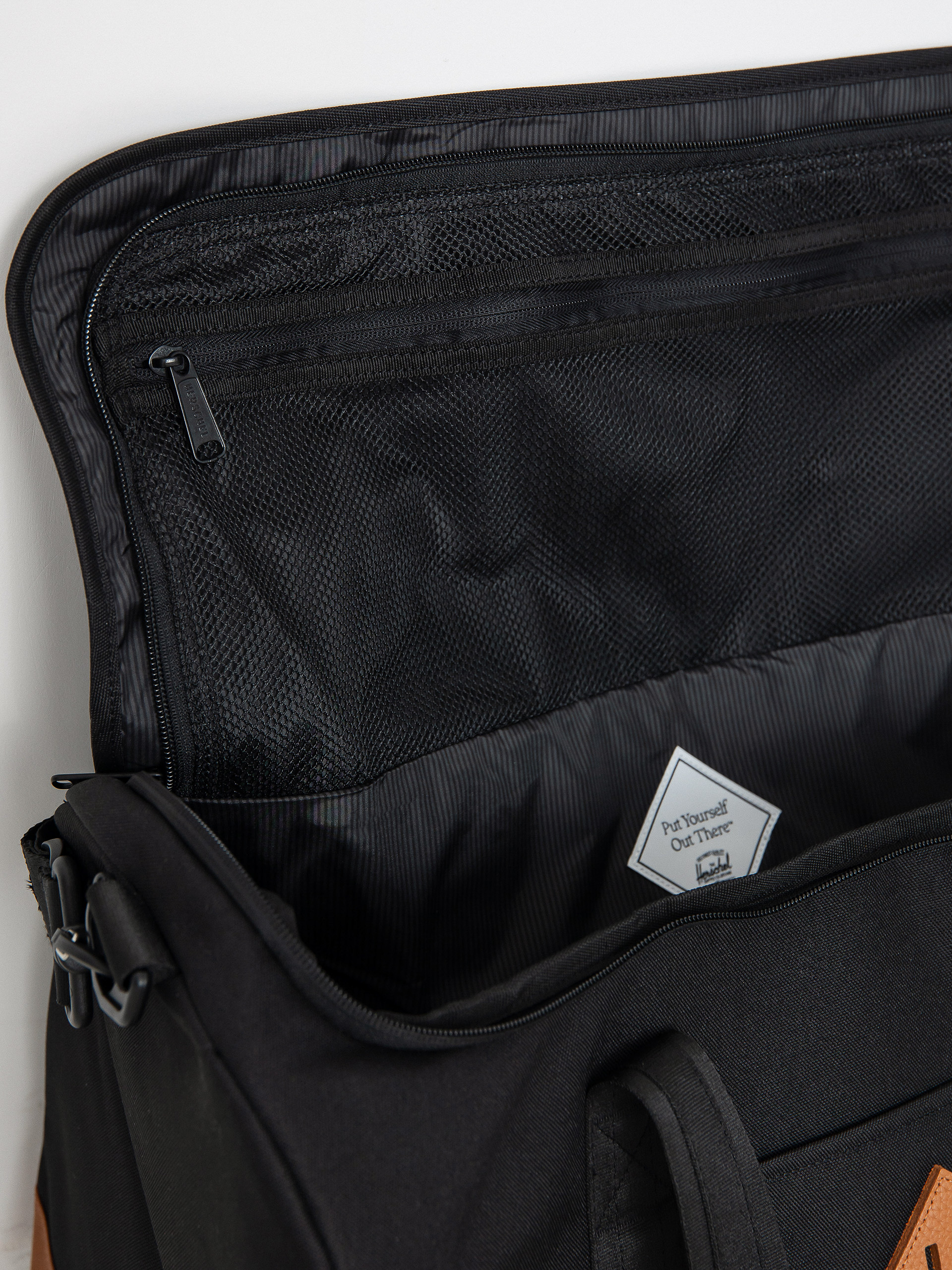 Taška Herschel Supply Co. Heritage Duffle (black/saddle brown)