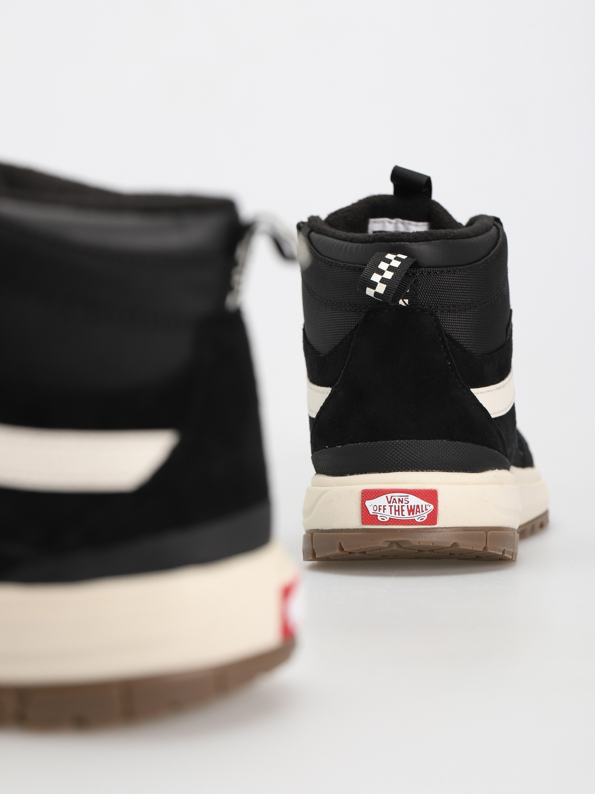 Boty Vans Ultrarange Exo Hi Mte 1 (black/marshmallow)