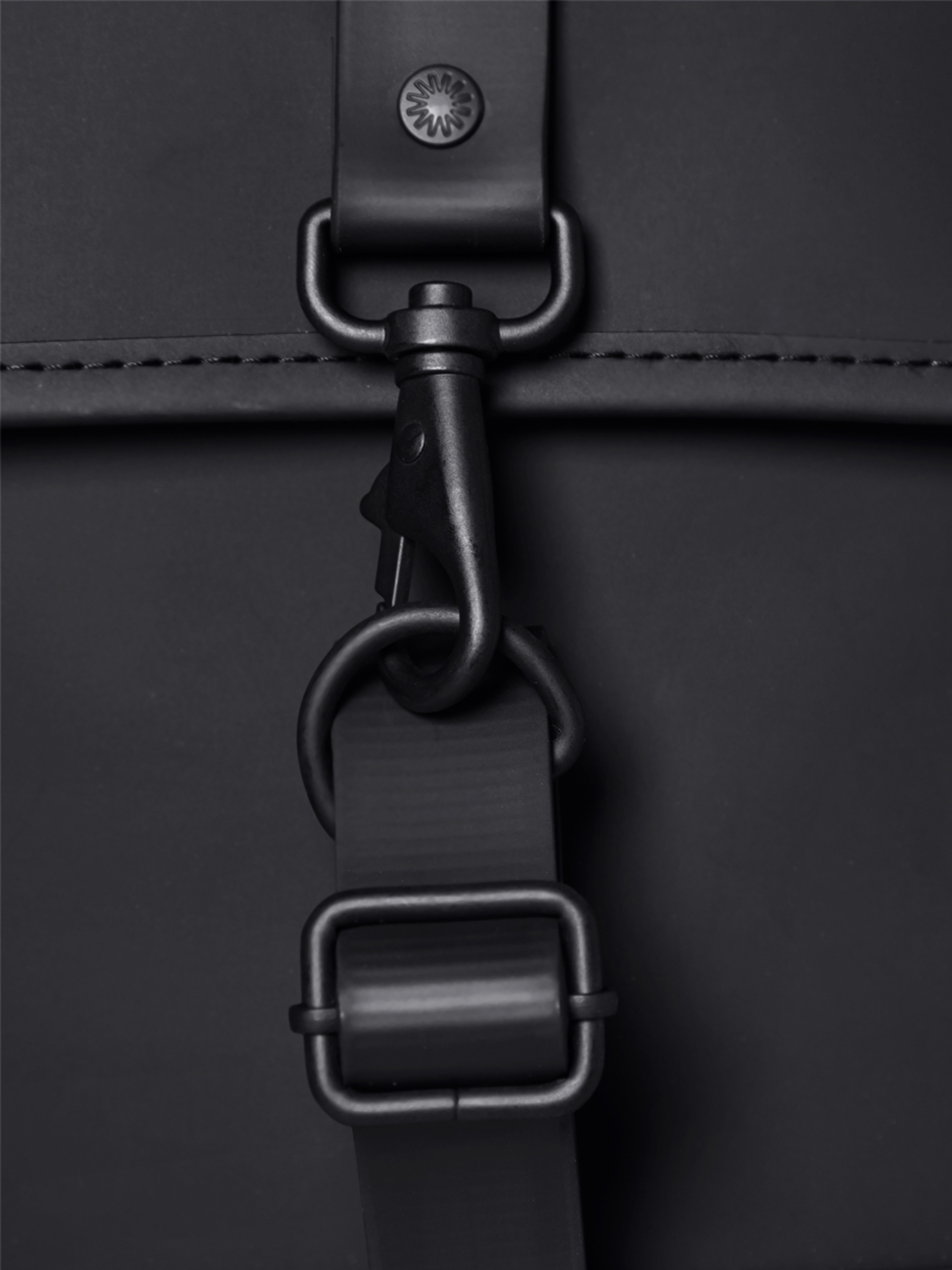 Batoh Rains Rucksack Cargo (black)