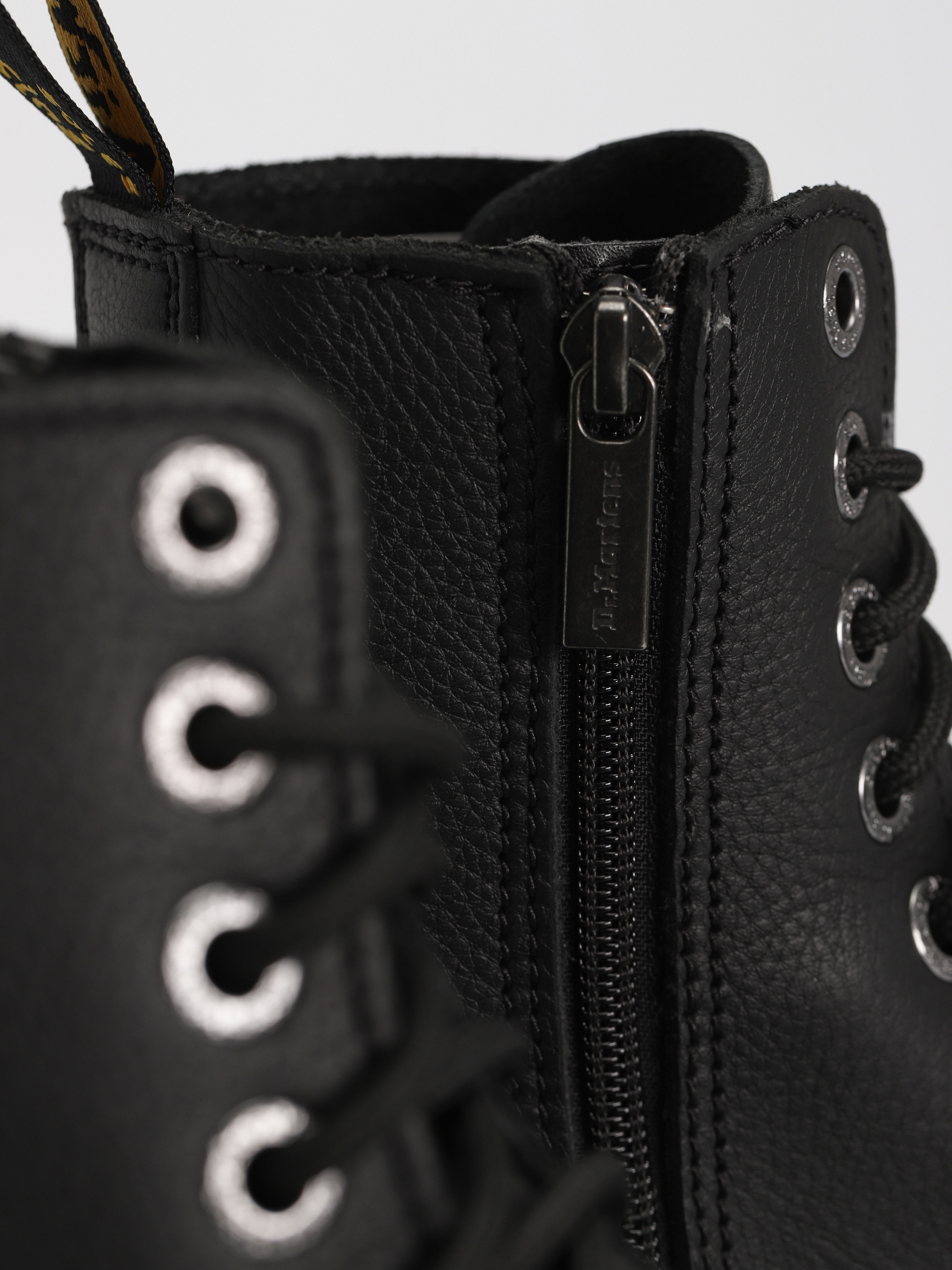 Boty Dr. Martens Jadon III (black pisa)