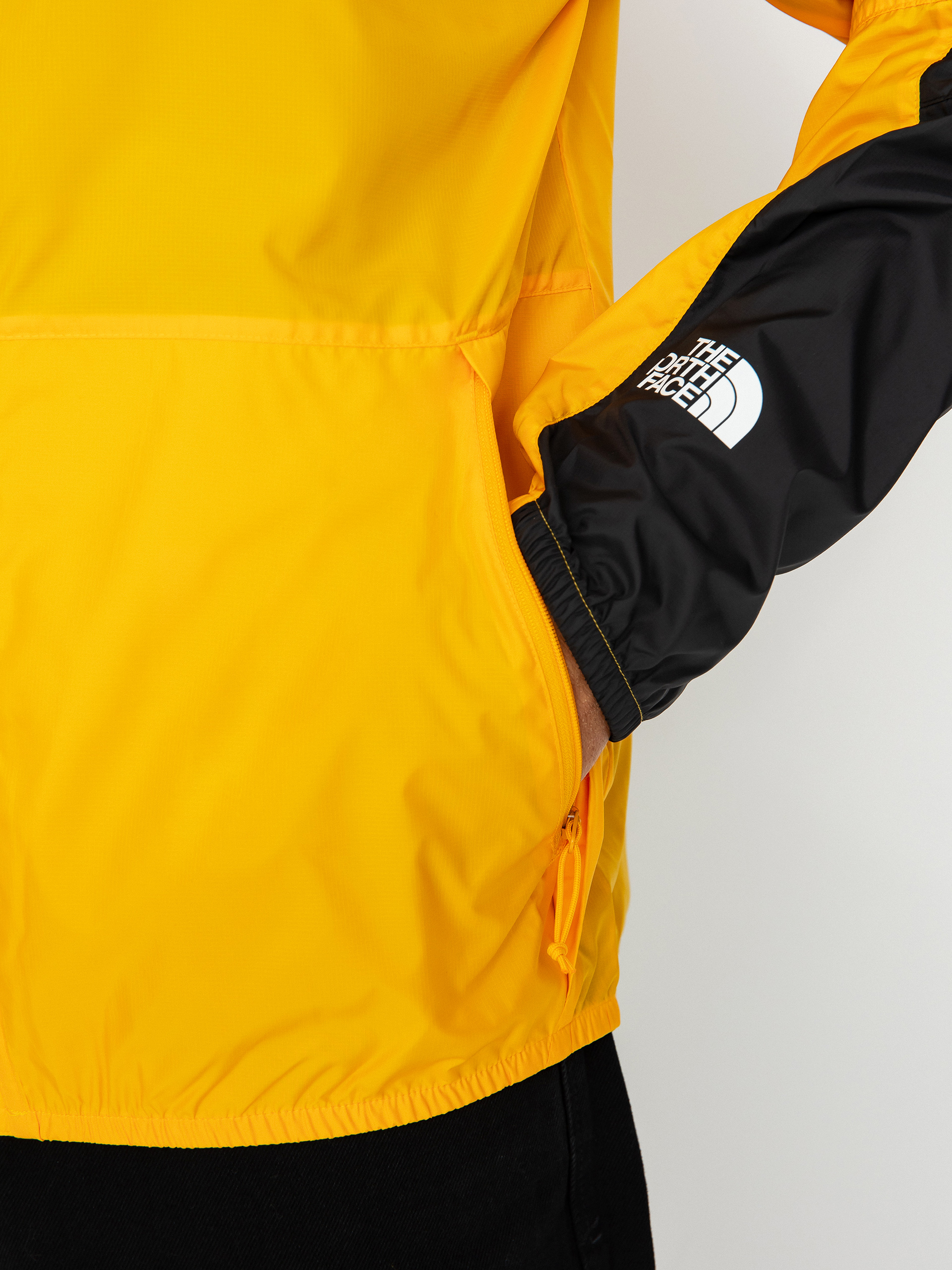 Bunda The North Face Seasonal Mountain (summit gold/tnf black)