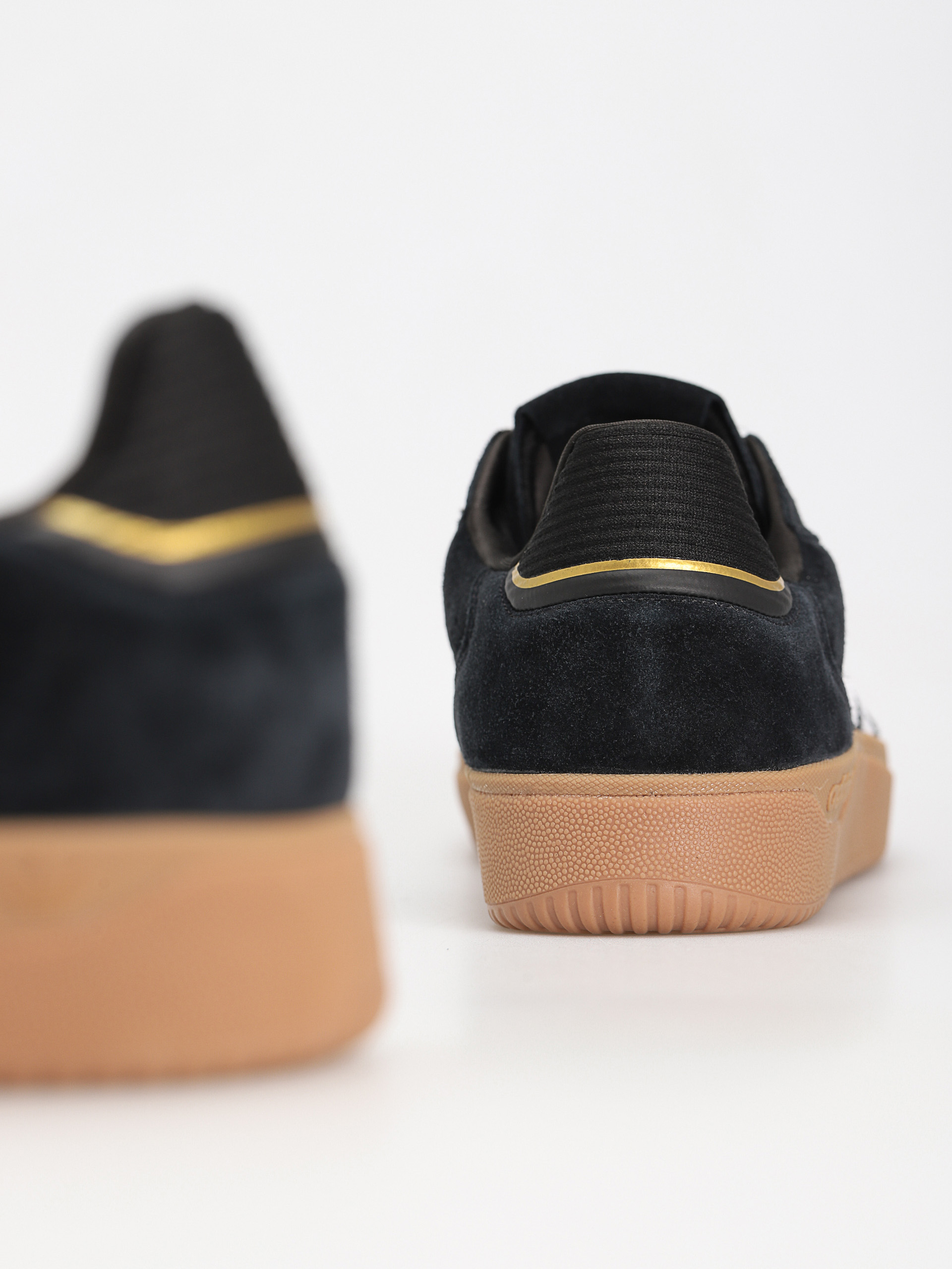 Boty adidas Tyshawn Low (cblack/ftwwht/gum4)