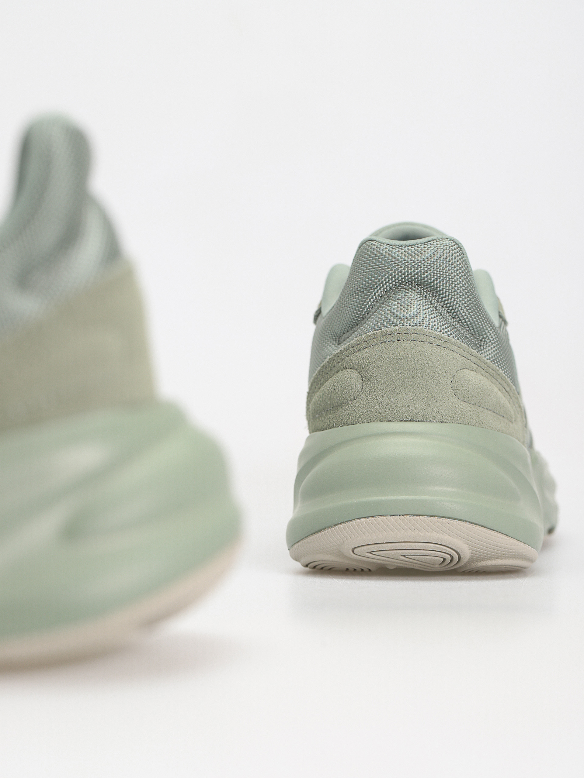 Boty adidas Ozelle (silgrn/silgrn/carbon)