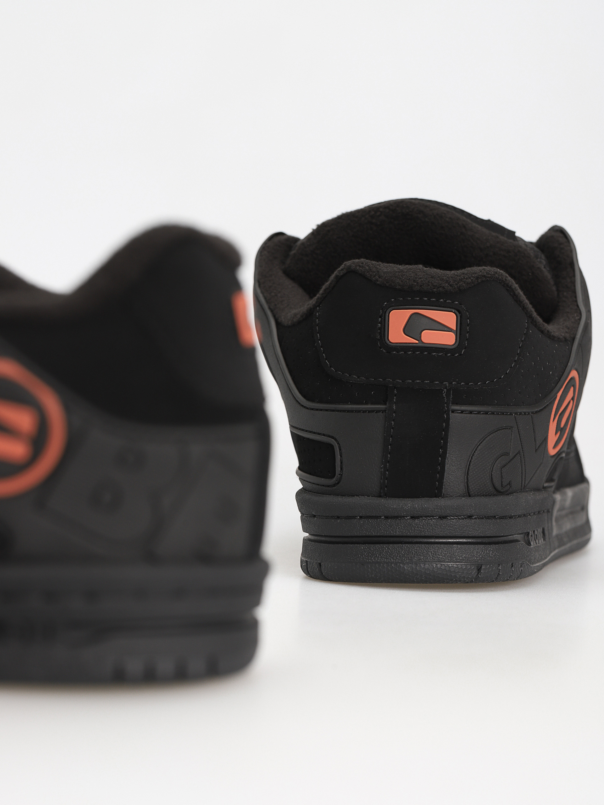 Boty Globe Tilt (black/black/bronze)