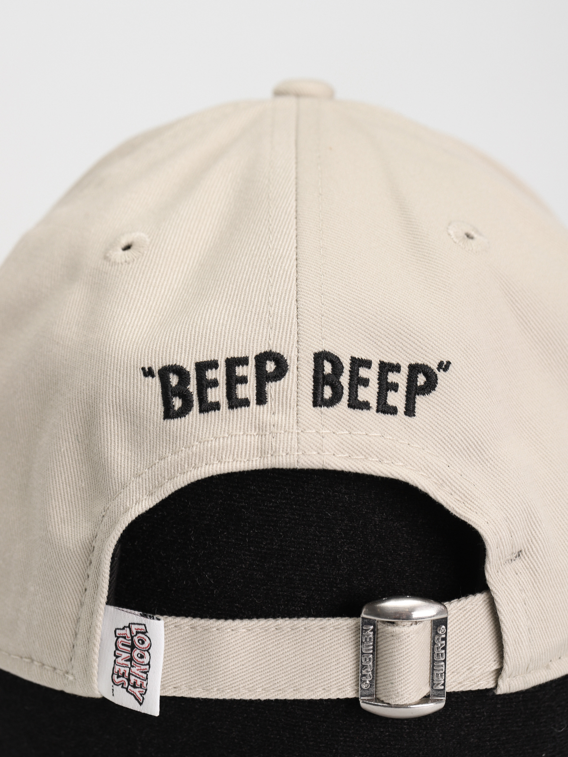 Kšiltovka  New Era Looney Tunes 9Forty RoadRunner (stone/black)