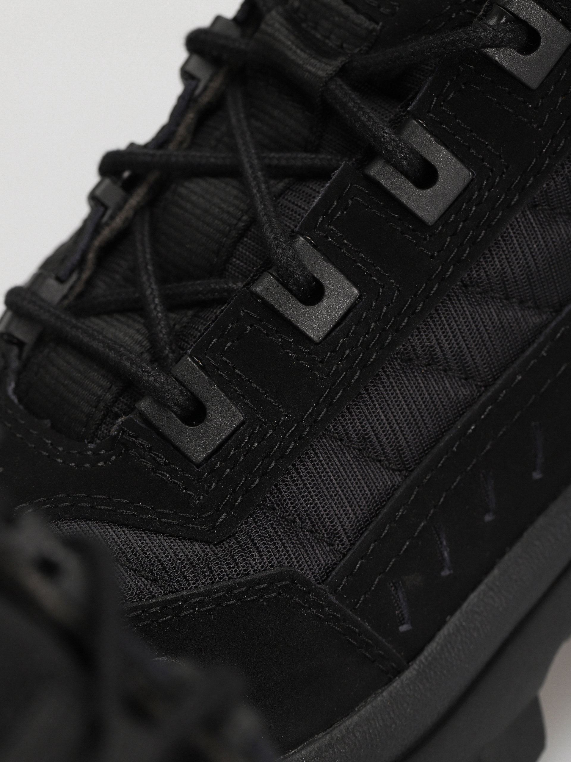 Boty Caterpillar Intruder Mid (black)