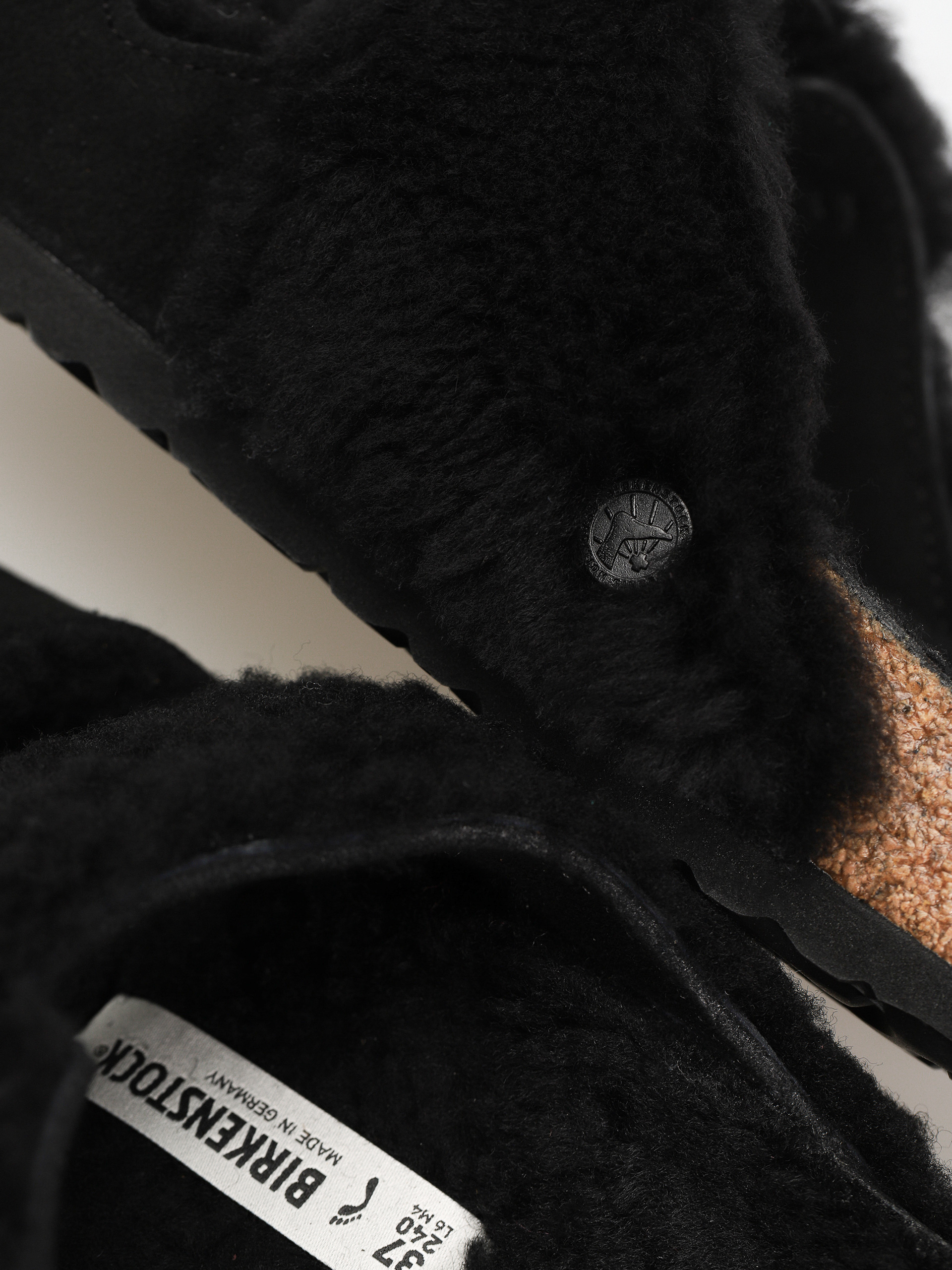 Plážovky Birkenstock Arizona Split Teddy Parts Rivet Logo Suede Leather/Fur Narrow Wmn (black)