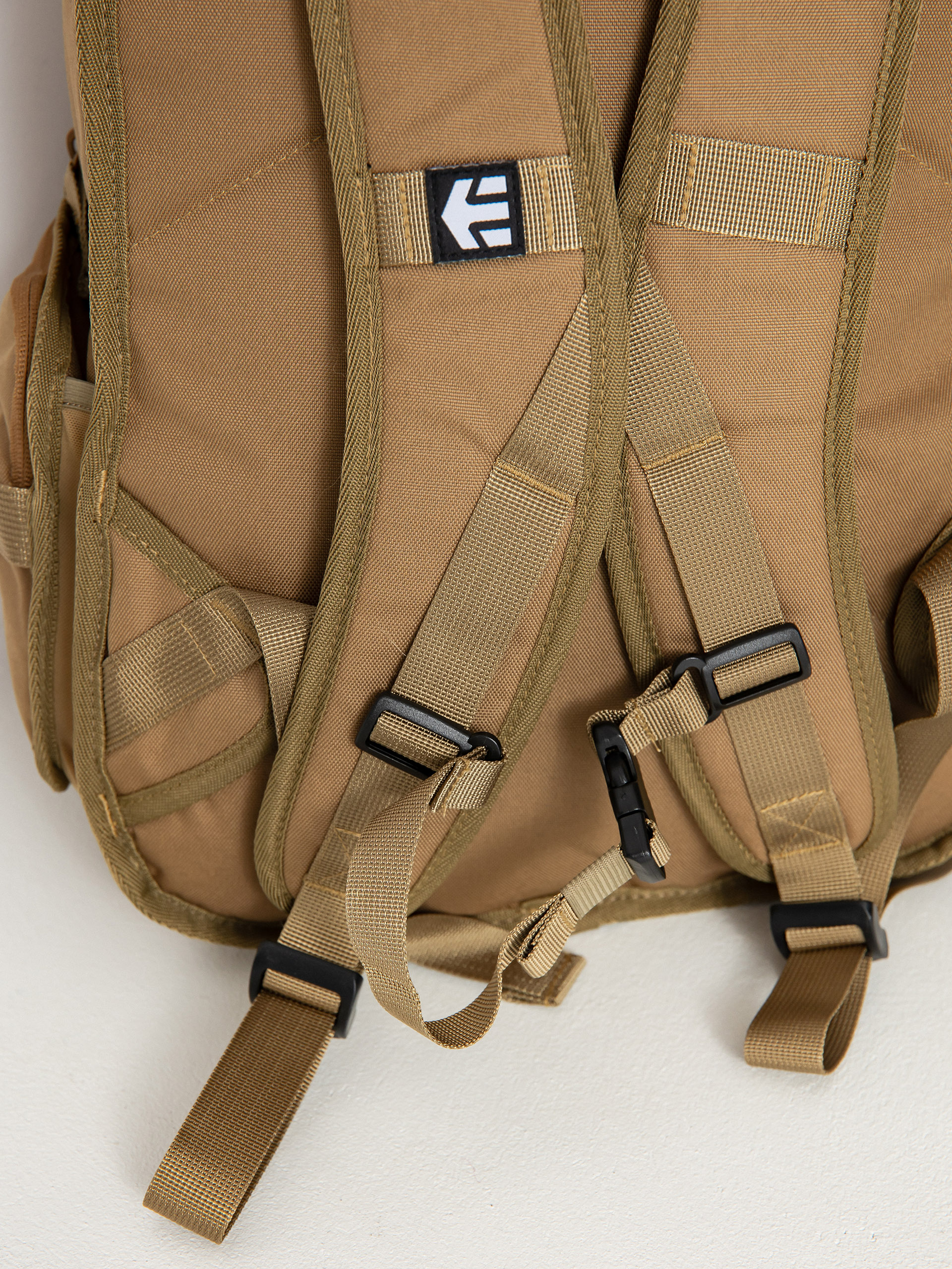 Batoh Etnies Marana (camel)