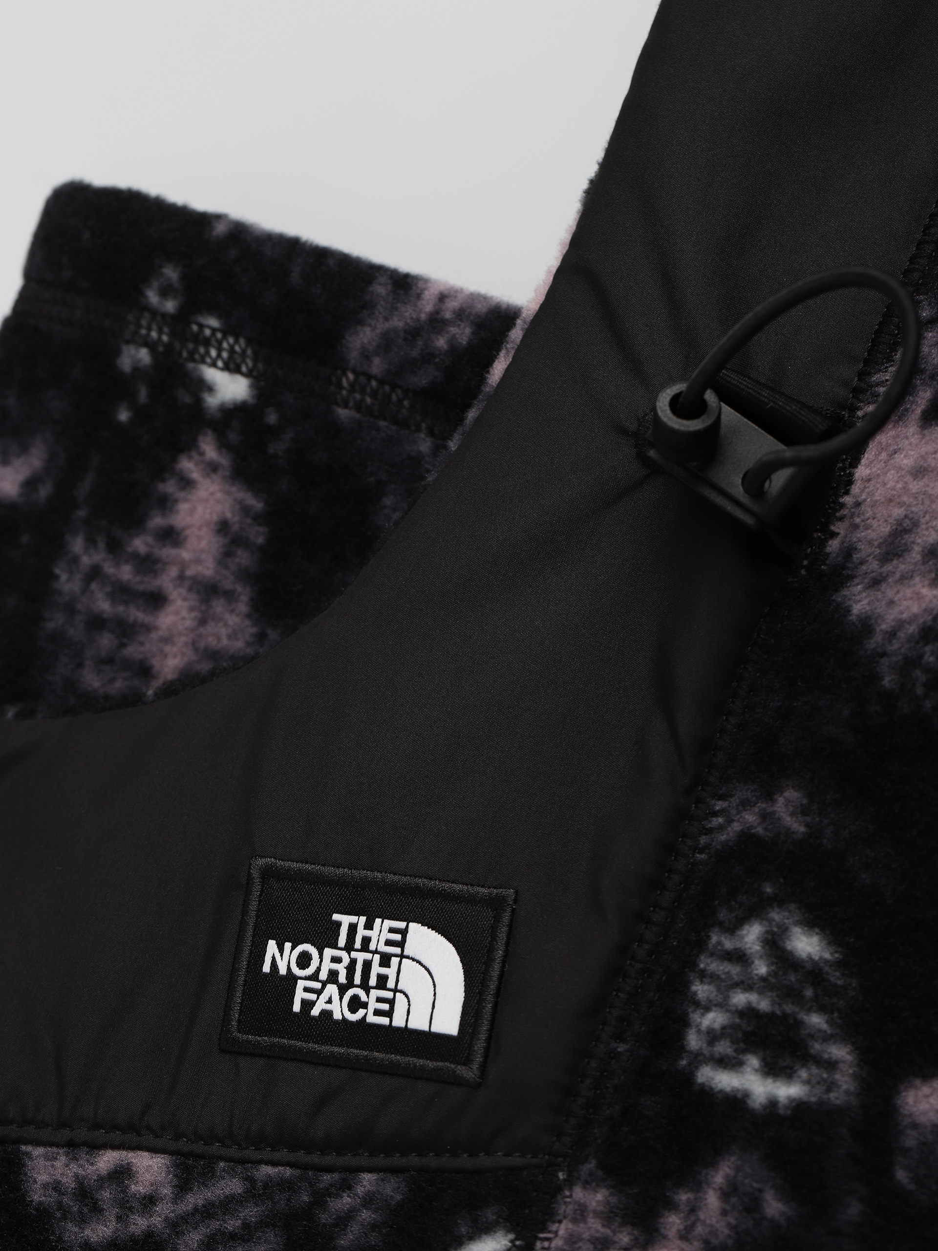 Šátek The North Face Whizmy Powder Hood (fawn grey snake charmer)