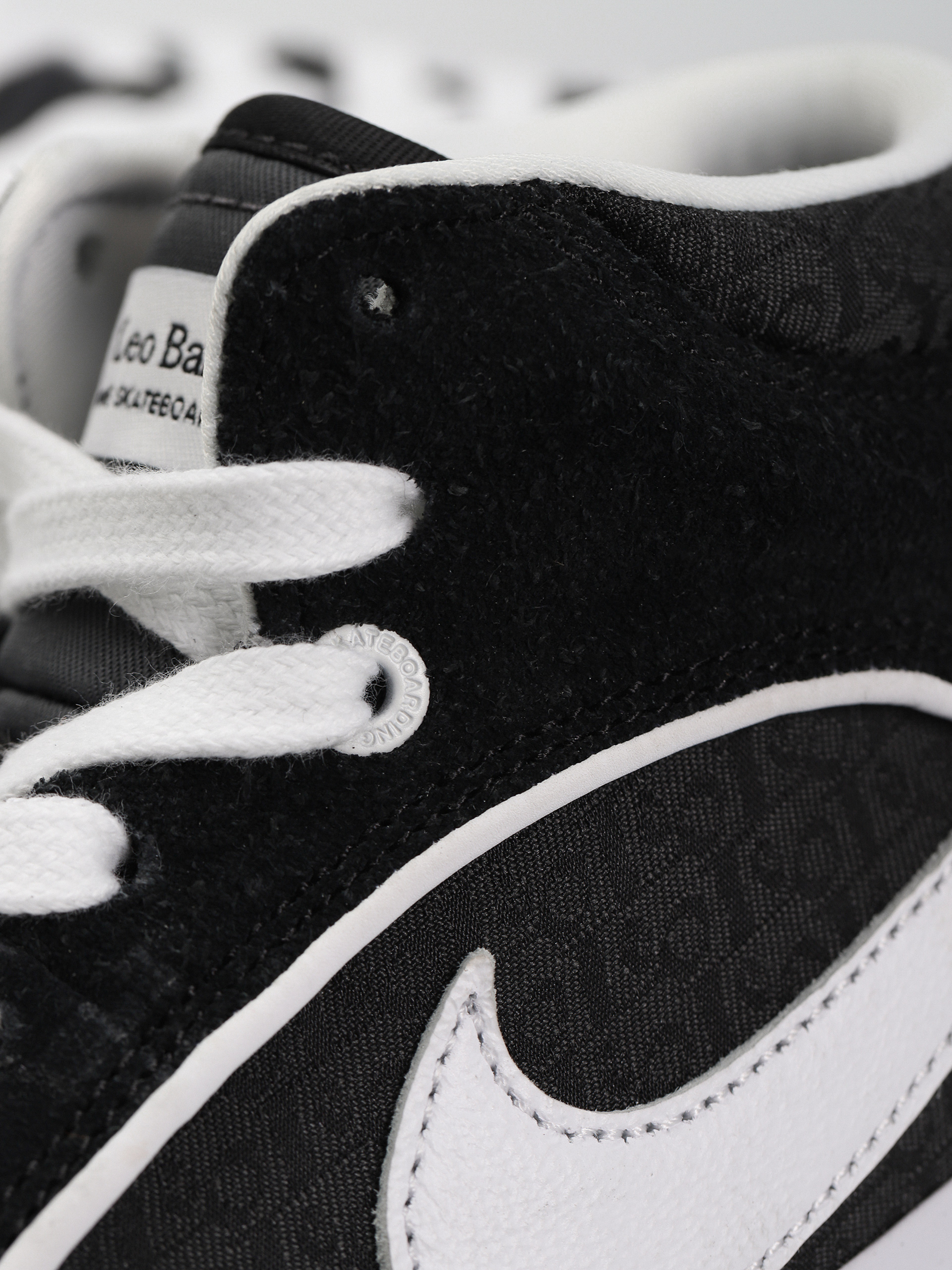 Boty Nike SB React Leo (black/white black gum light brown)