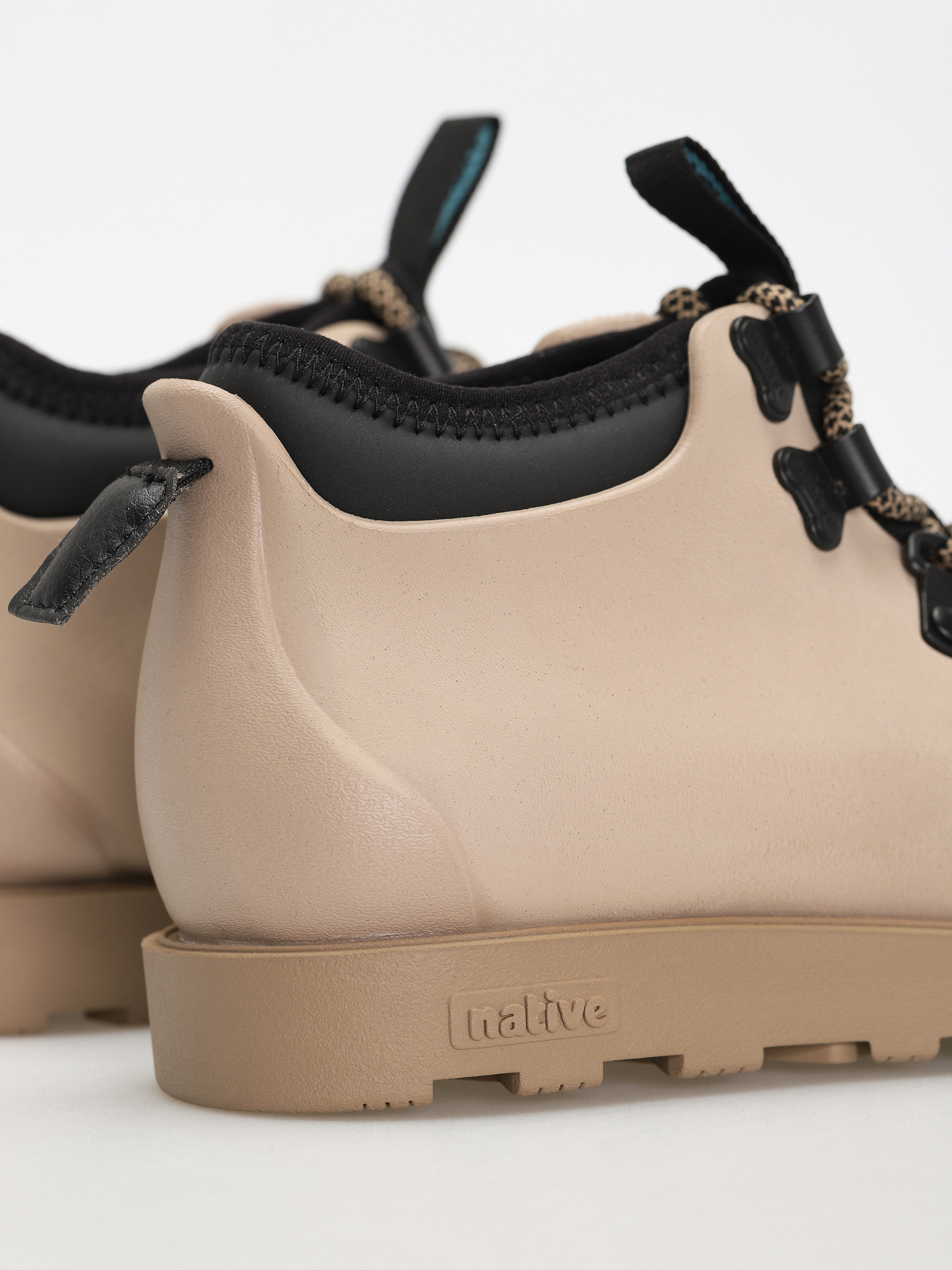 Zimní boty Native Fitzsimmons Citylite (flax tan/flax tan/jiffy black)