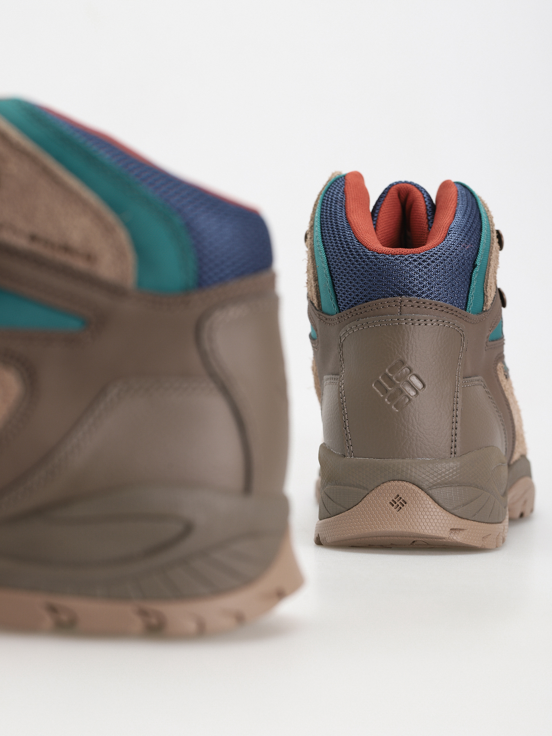 Boty Columbia Newton Ridge Bc (ash brown/waterfall)