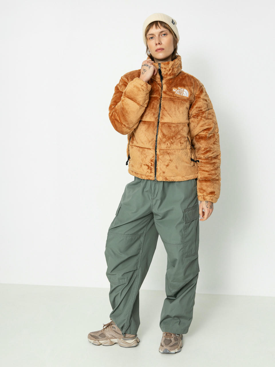 Bunda The North Face Versa Velour Nuptse Wmn (almond butter)