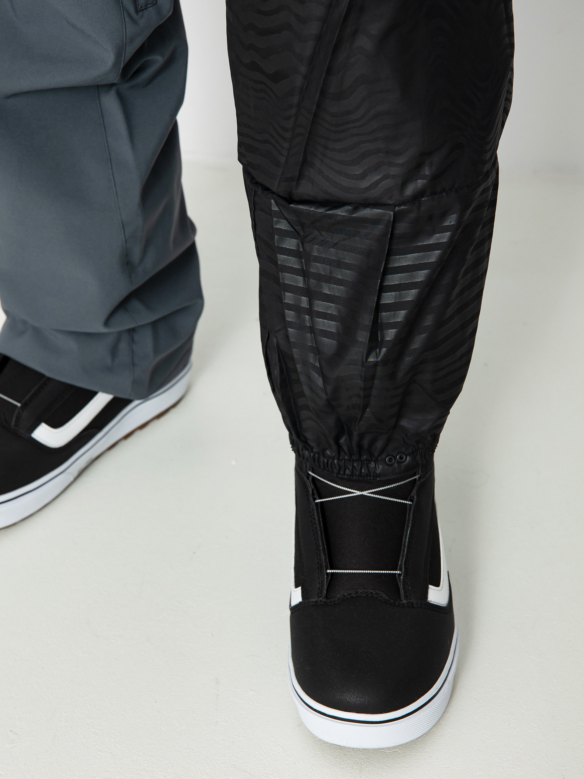 Pánské Snowboardové kalhoty Volcom Freakin Snow Chino (dark grey)