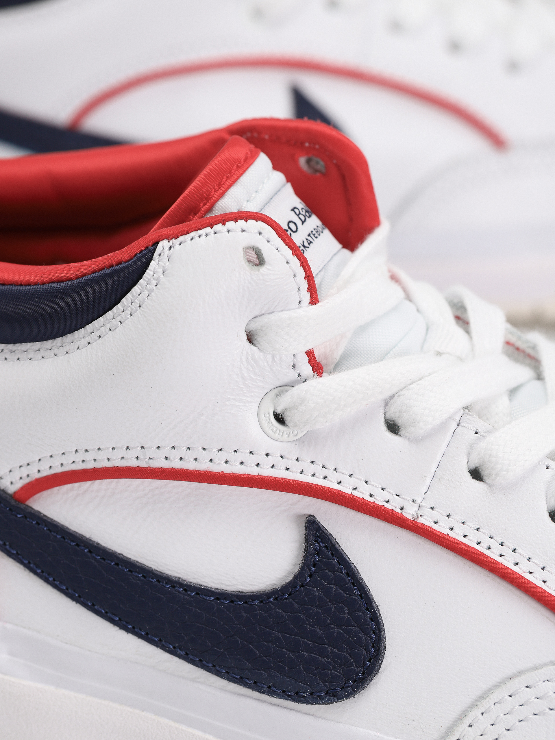 Boty Nike SB React Leo Premium (white/midnight navy university red white)