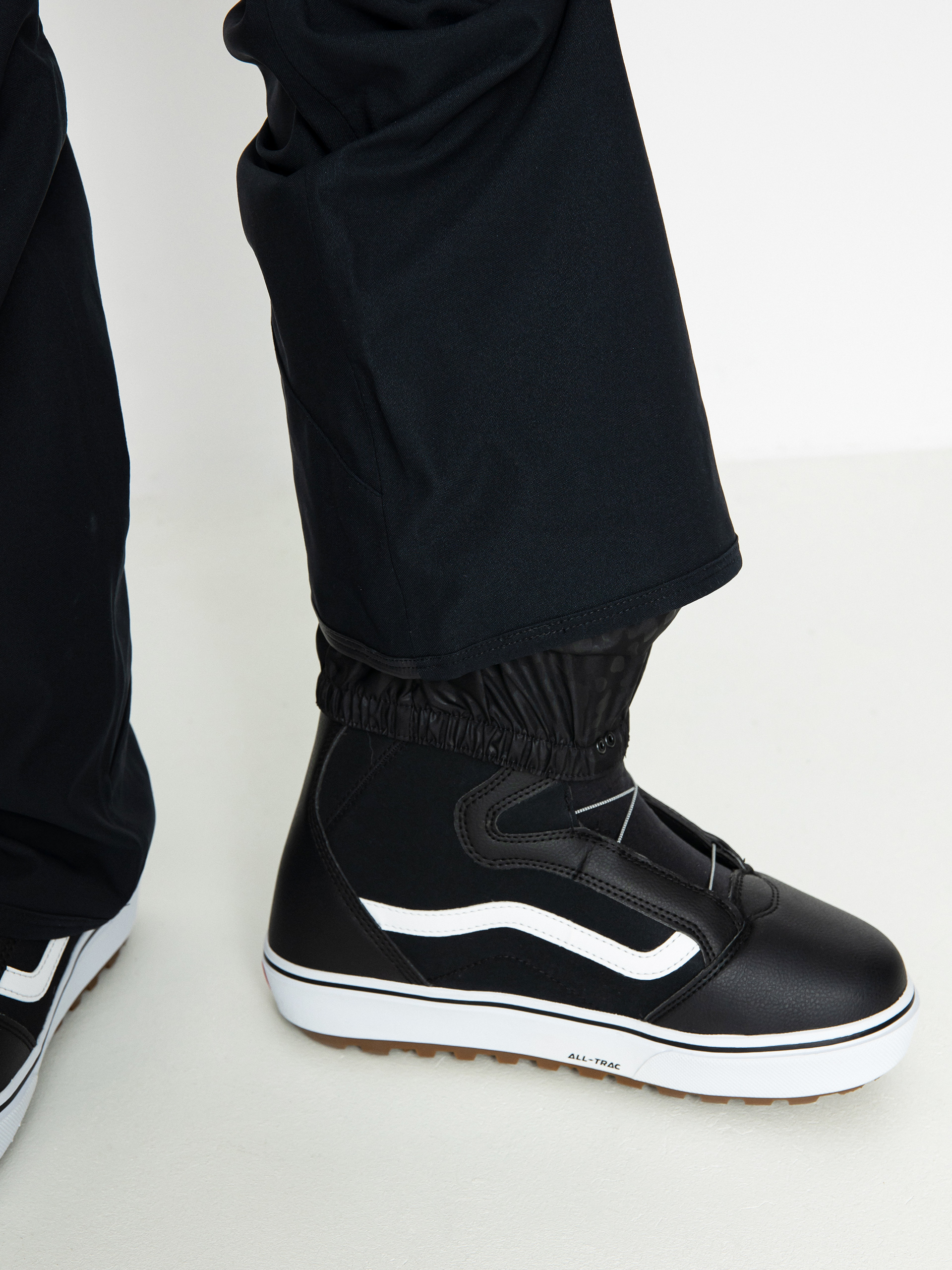 Dámské Snowboardové kalhoty Volcom Swift Bib Overall (black)