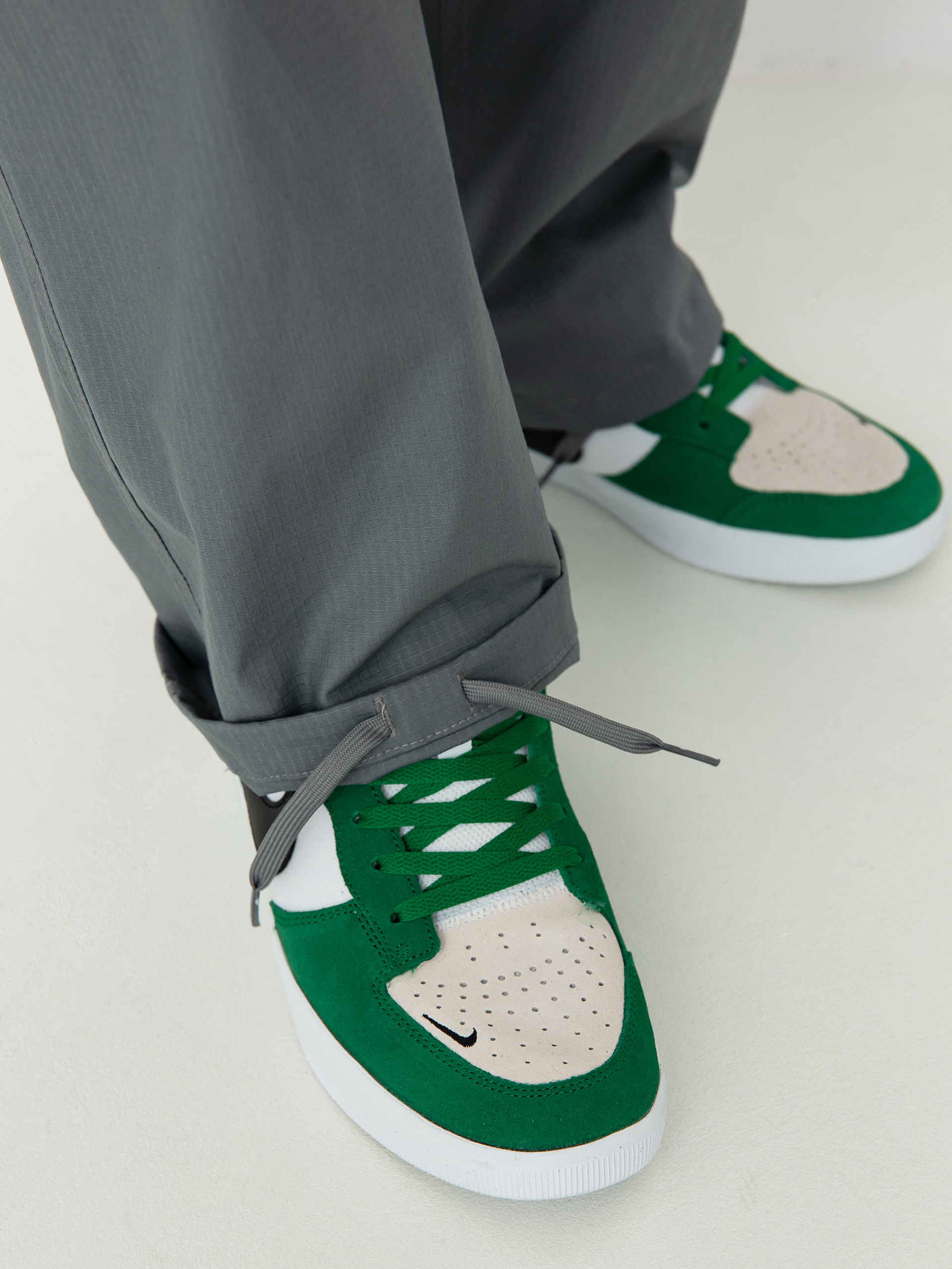 Kalhoty Nike SB Kearny Cargo (smoke grey)