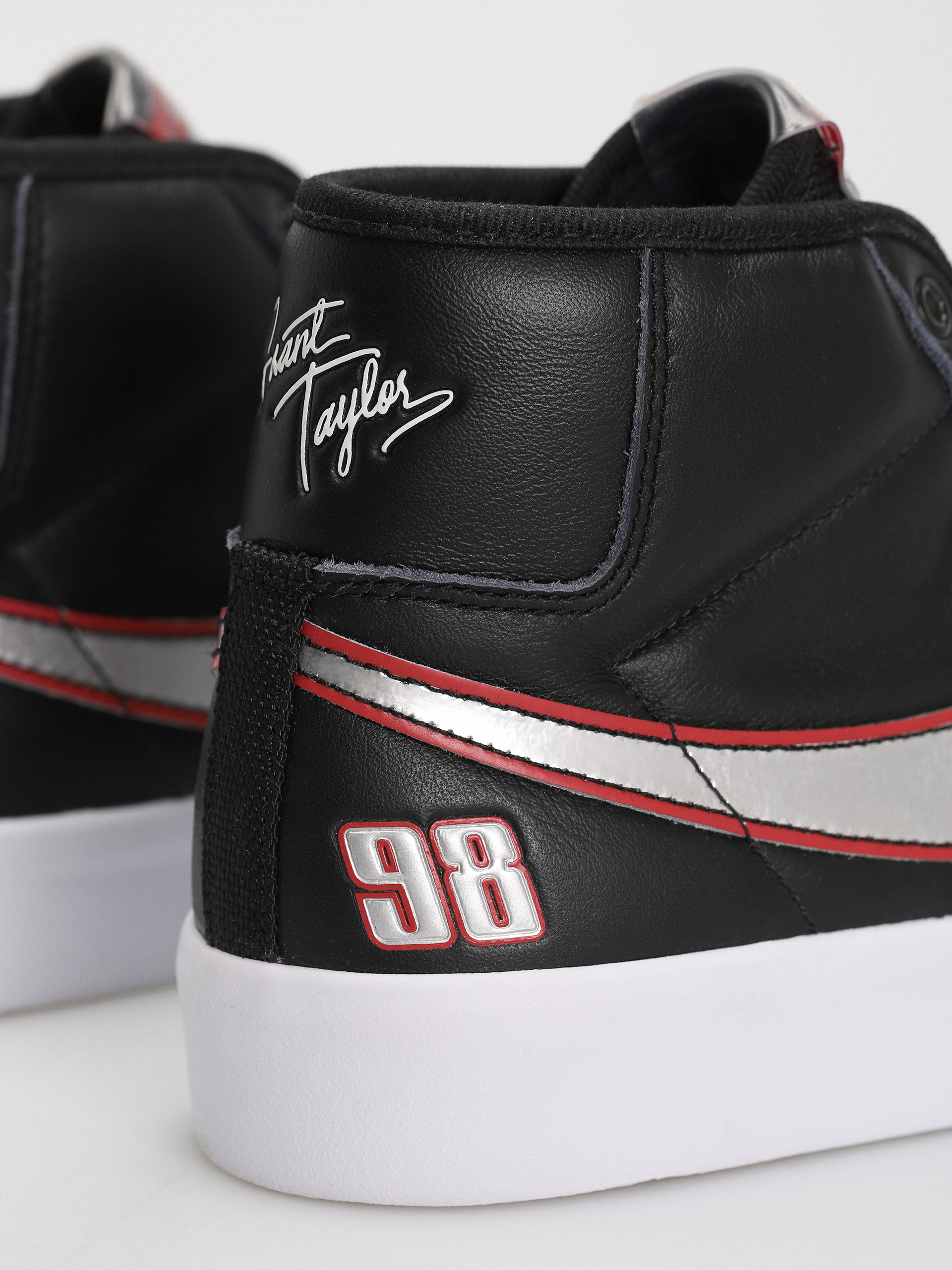 Boty Nike SB Zoom Blazer Mid Pro GT (black/metallic silver university red)