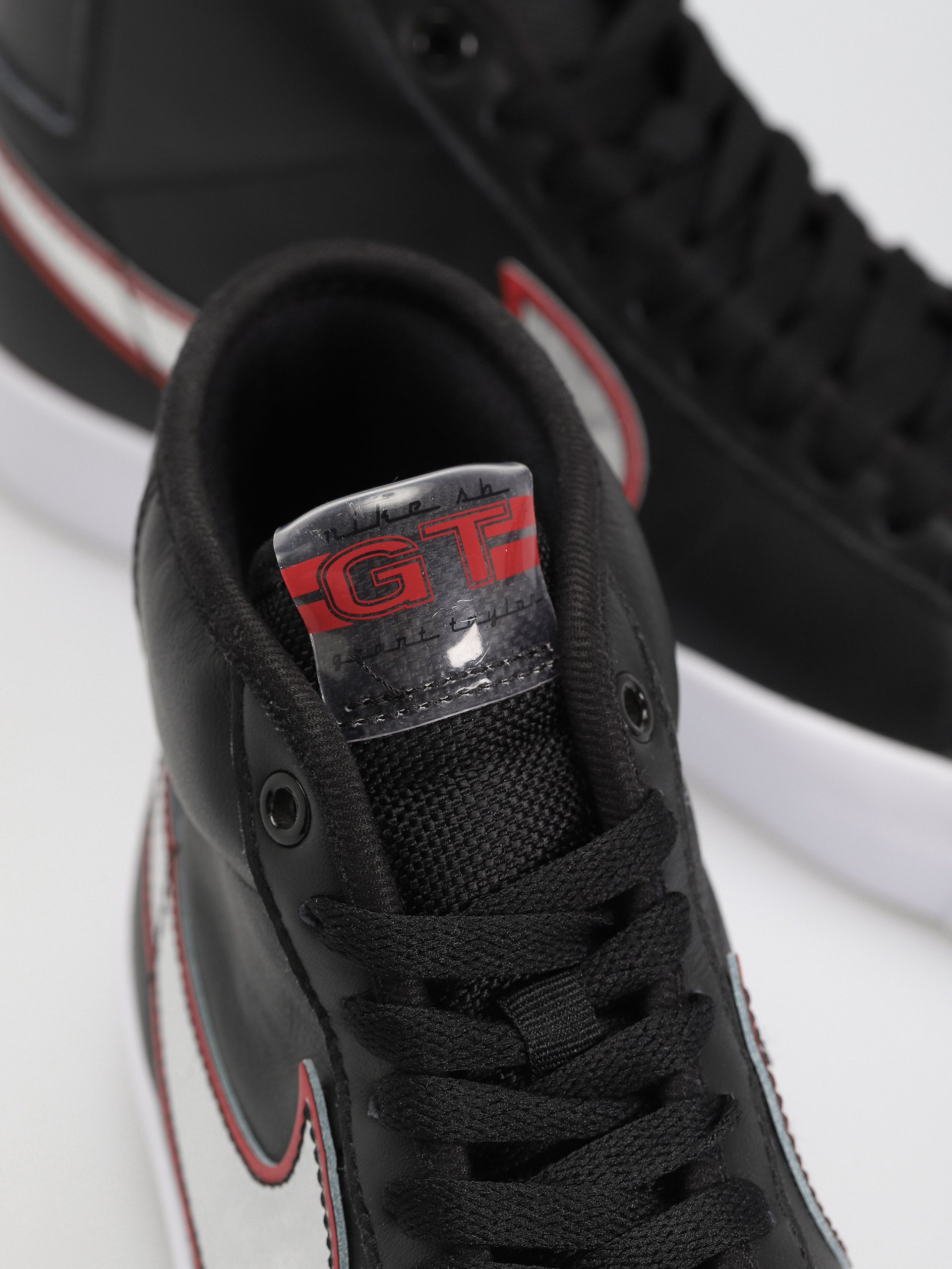Boty Nike SB Zoom Blazer Mid Pro GT (black/metallic silver university red)