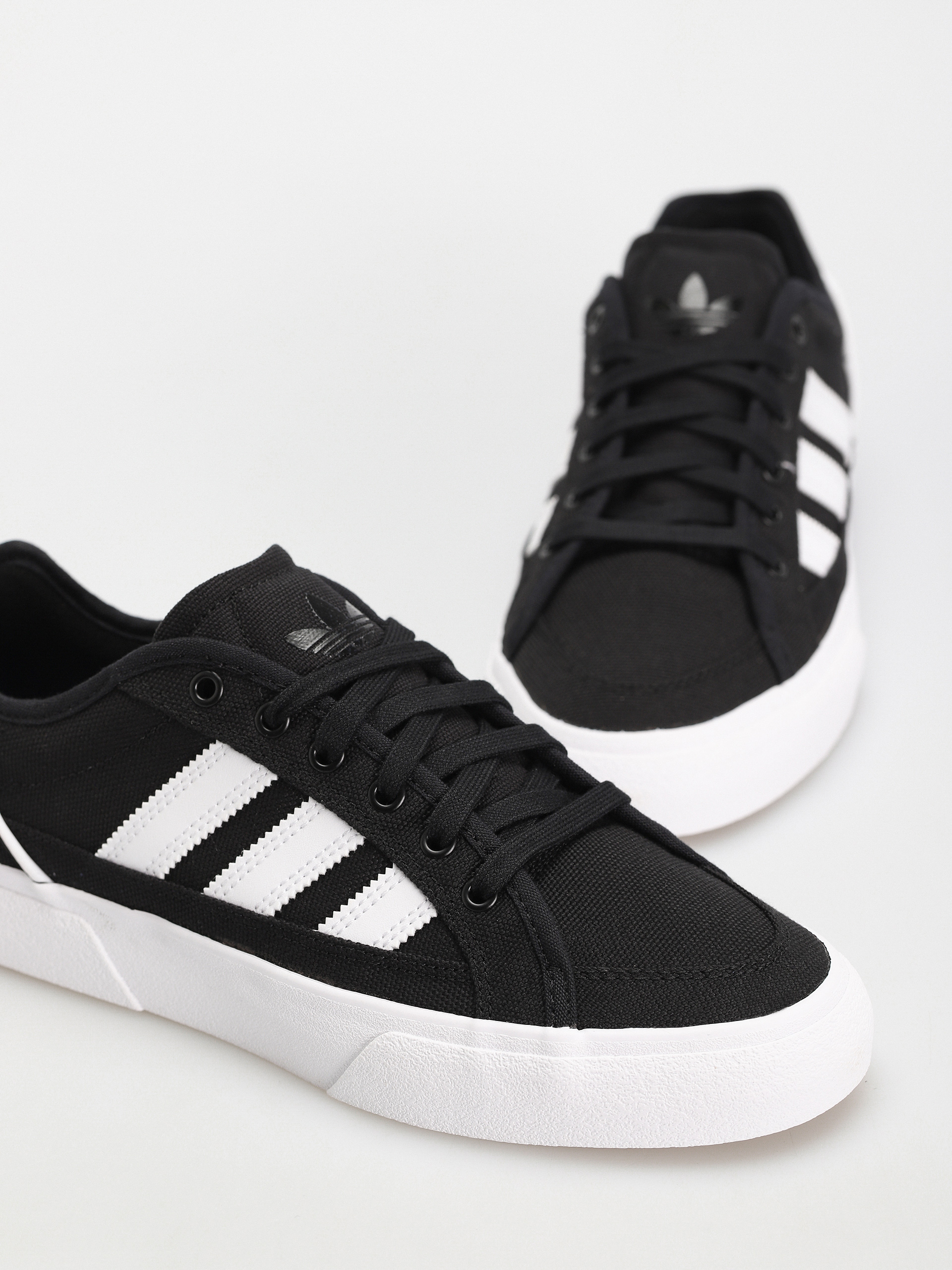 Boty adidas Court TNS Premiere (cblack/ftwwht/ftwwht)