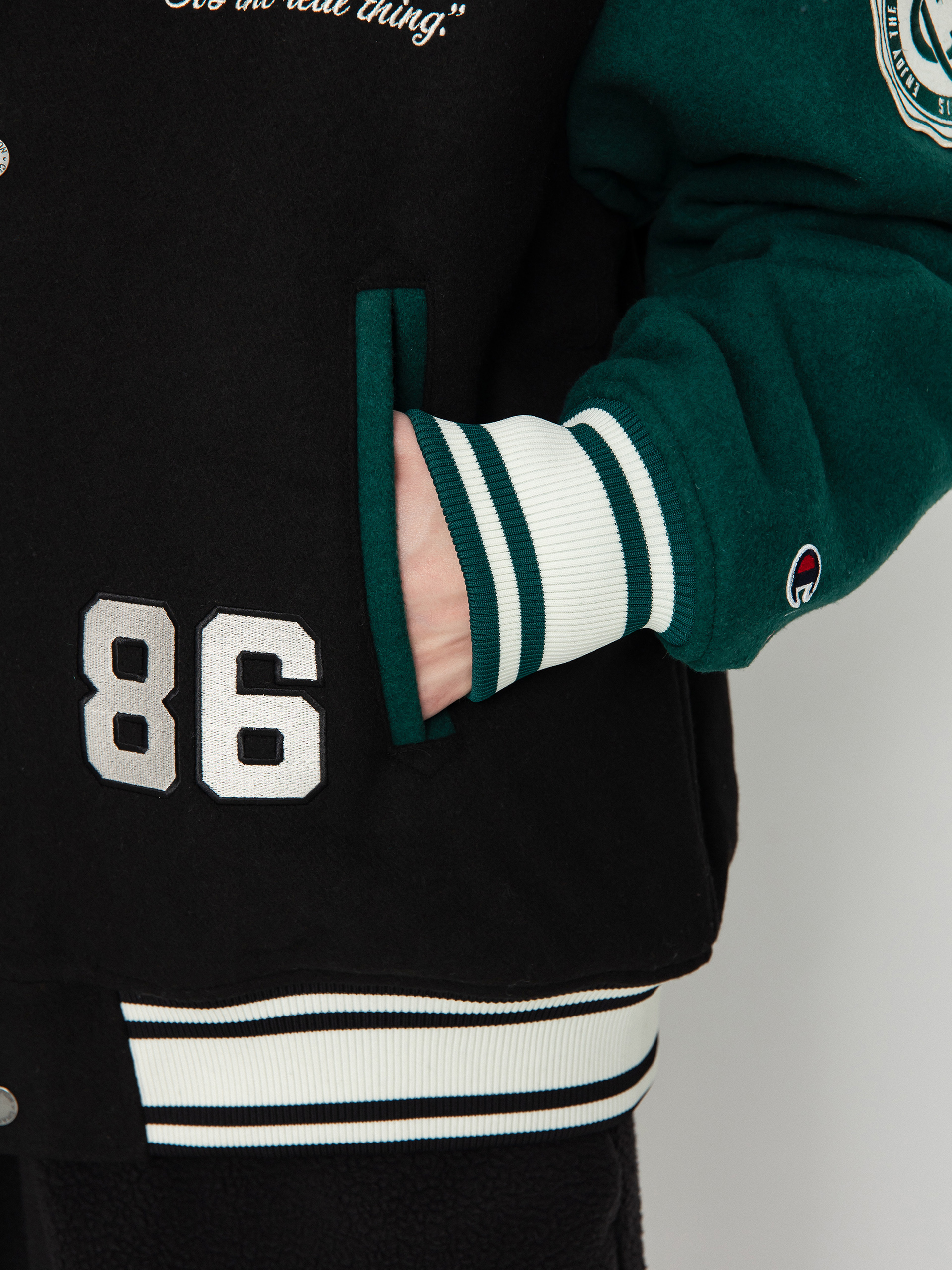 Bunda Champion X Coca Cola Bomber Jacket 220191 (nbk/hlg/ofw)