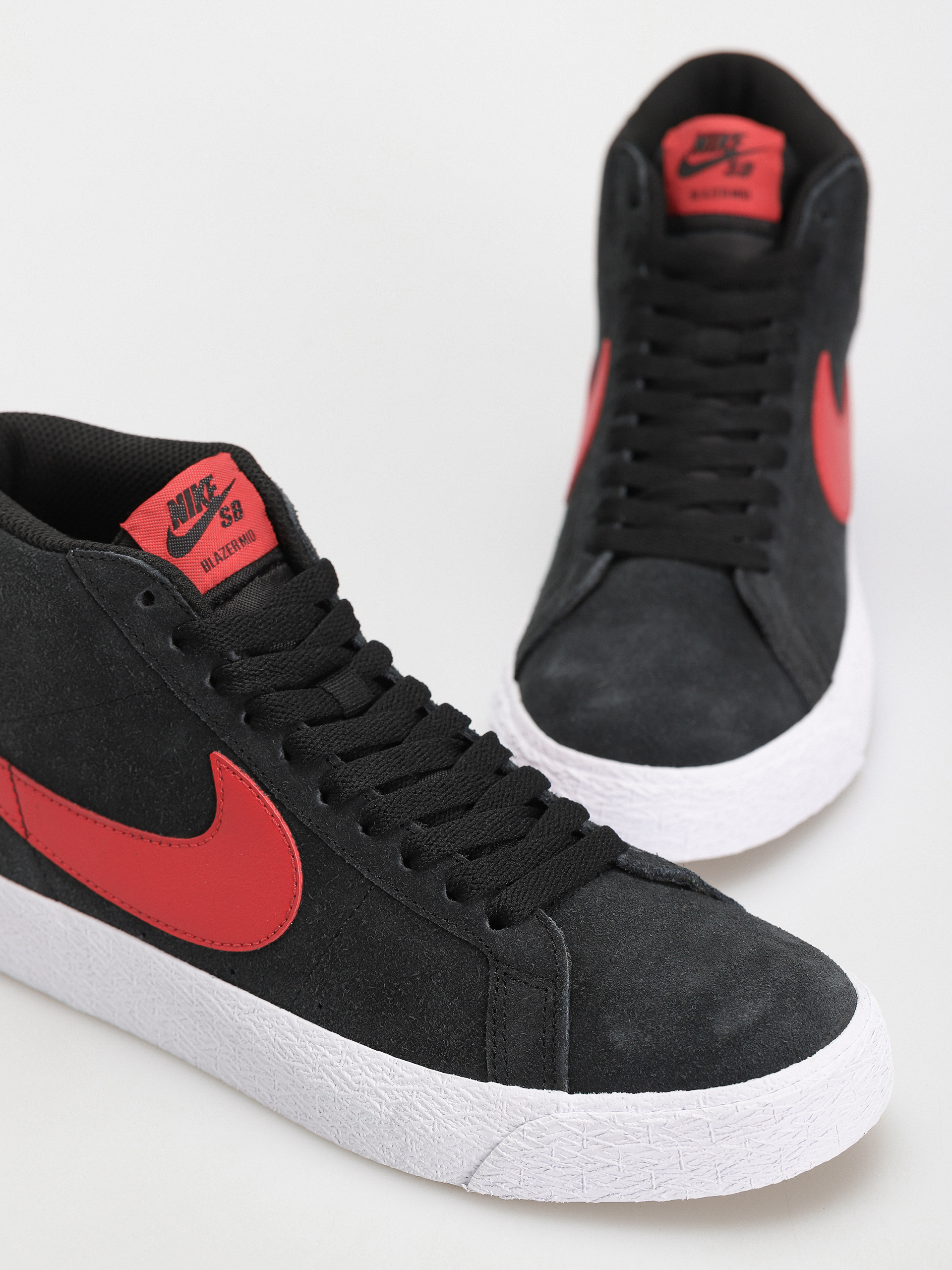 Boty Nike SB Zoom Blazer Mid (black/university red black white)