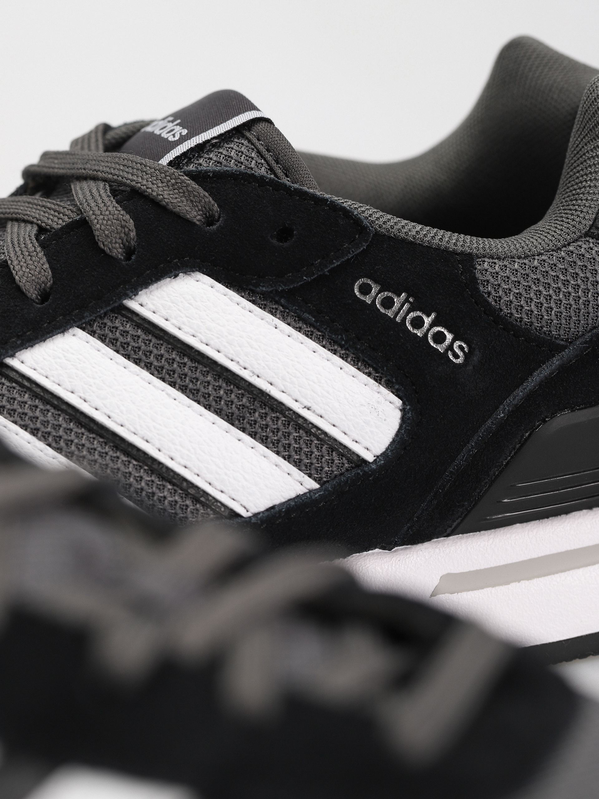 Boty adidas Run 80s (cblack/ftwwht/gresix)