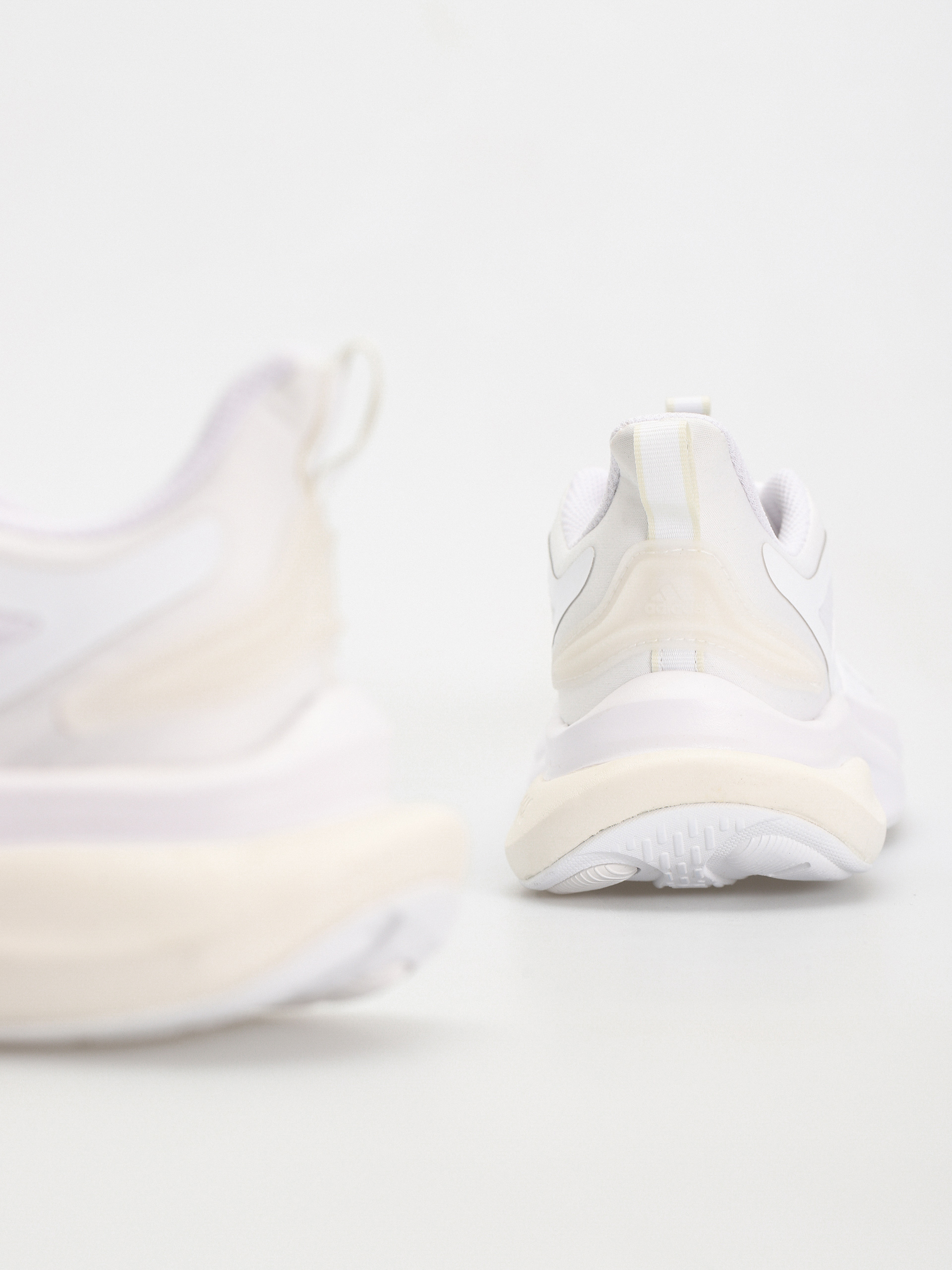 Boty adidas AlphaBounce + (ftwwht/ftwwht/cwhite)