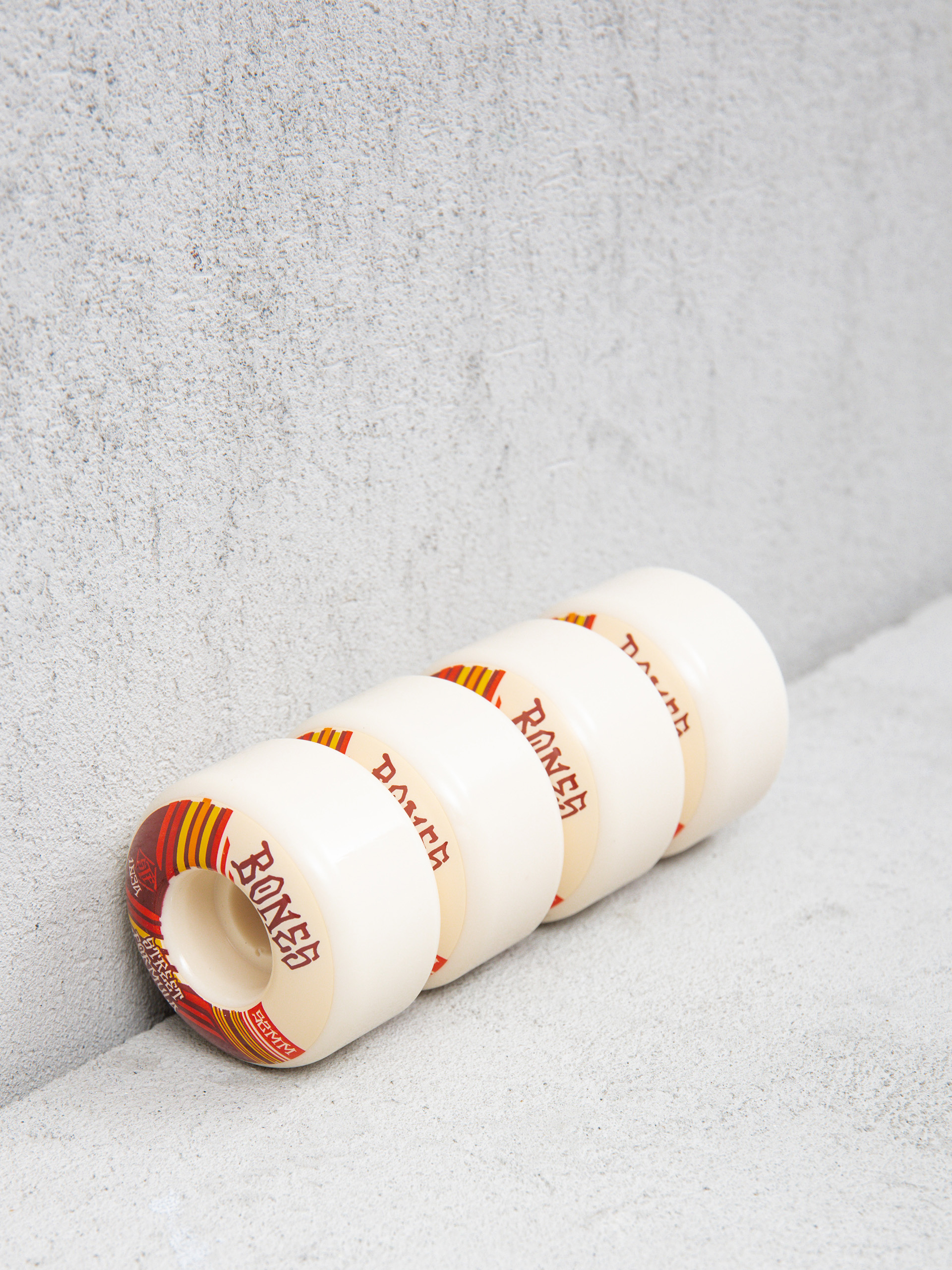 Kolečka Bones Retros STF V4 Wide 103A (white)