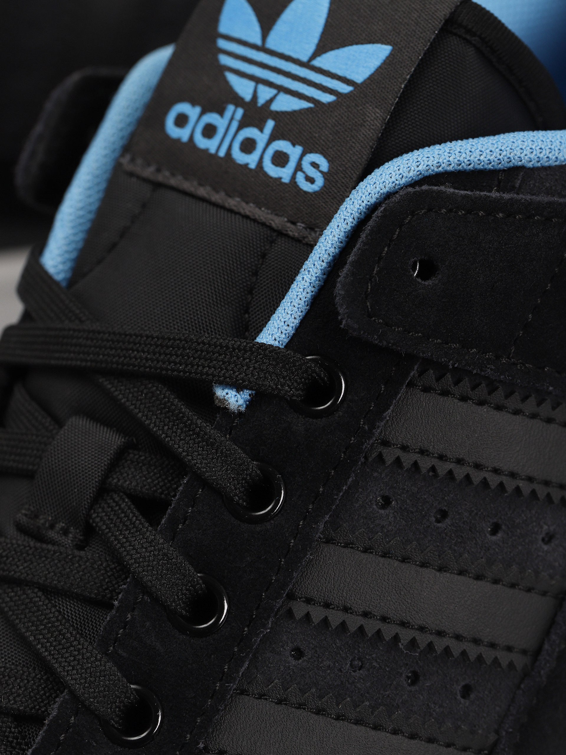 Boty adidas Forum 84 Low ADV (cblack/blubrs/carbon)