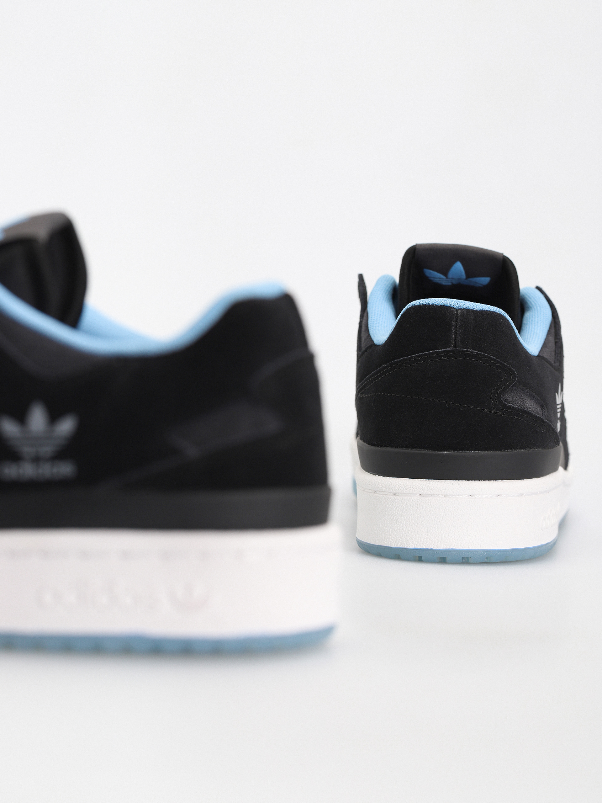 Boty adidas Forum 84 Low ADV (cblack/blubrs/carbon)