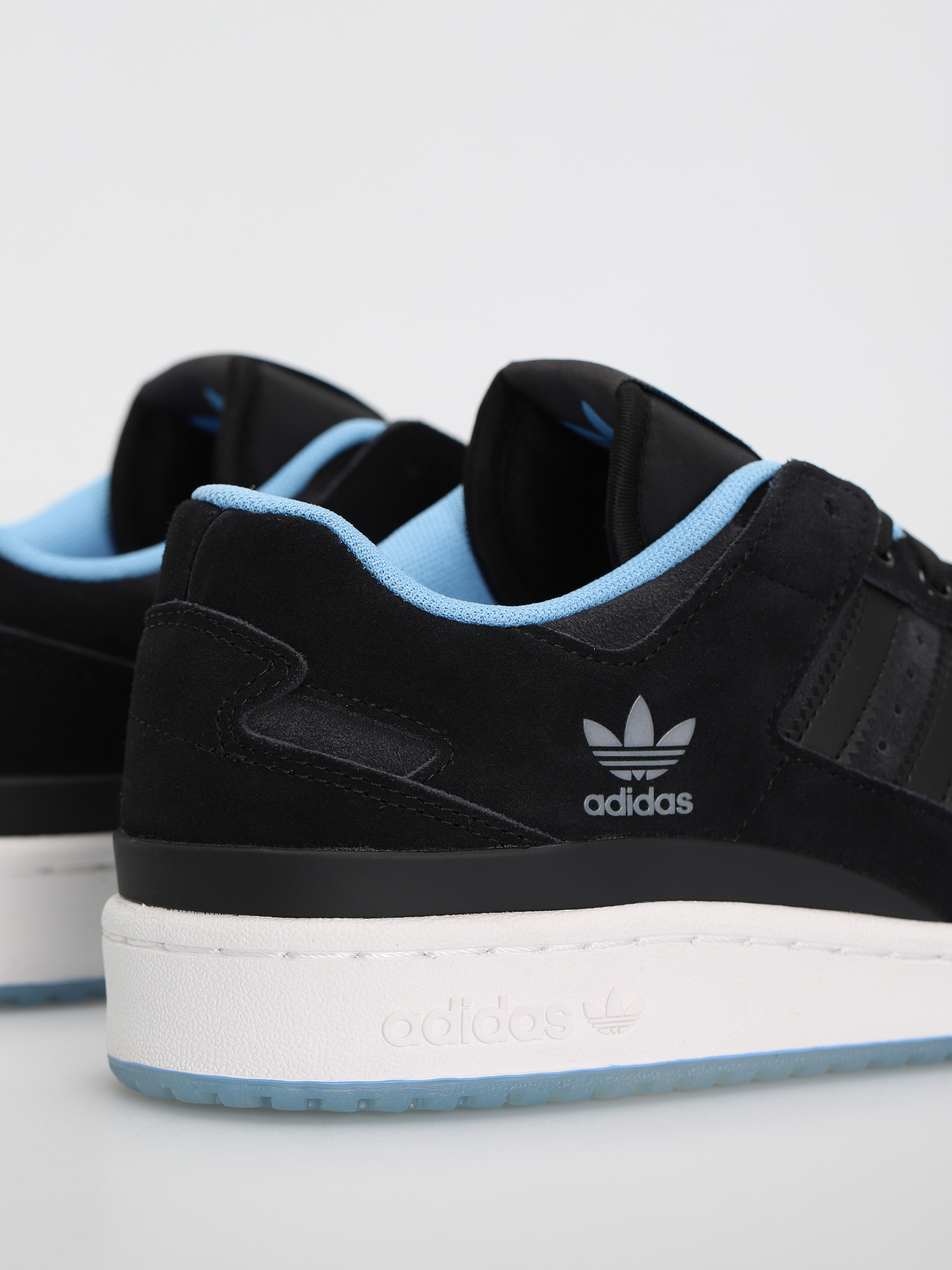 Boty adidas Forum 84 Low ADV (cblack/blubrs/carbon)