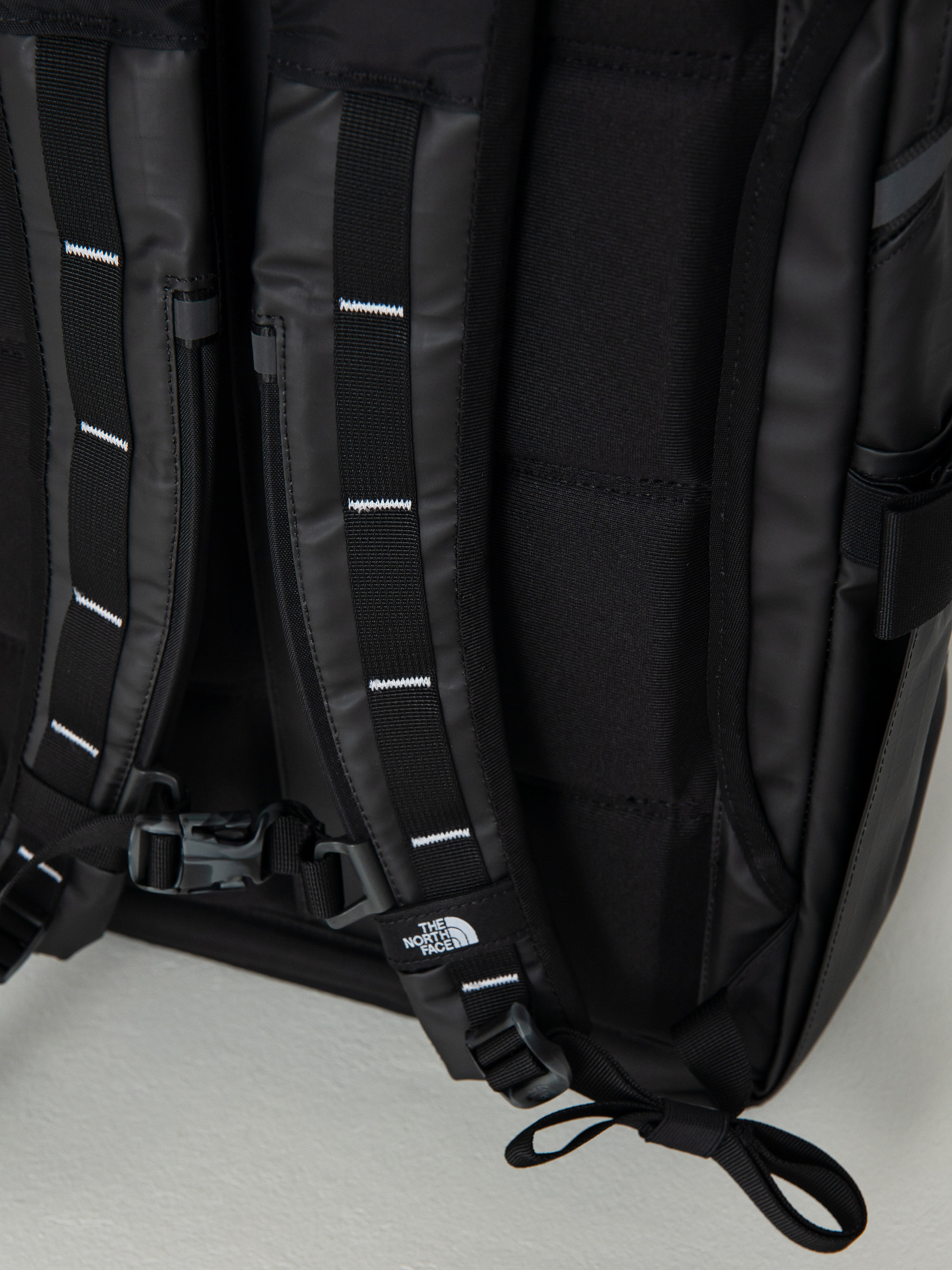 Batoh The North Face Base Camp Voyager Travel Pack (tnf black/tnf white)