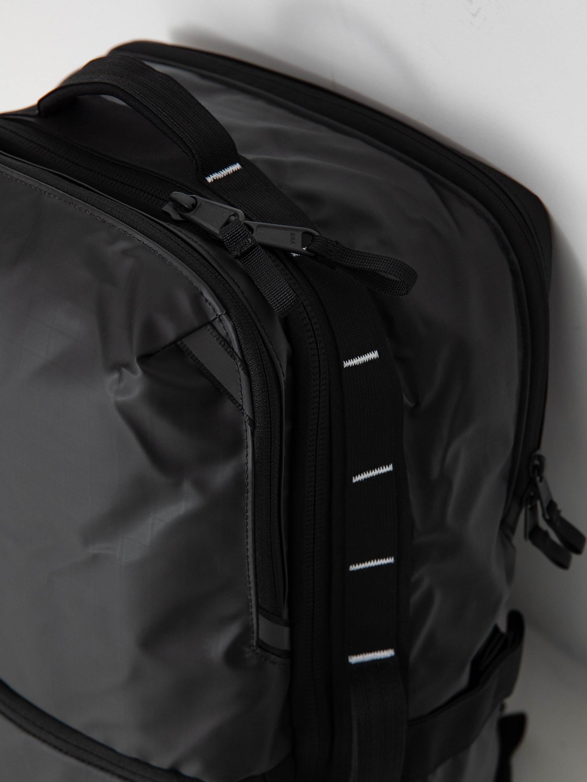 Batoh The North Face Base Camp Voyager Travel Pack (tnf black/tnf white)