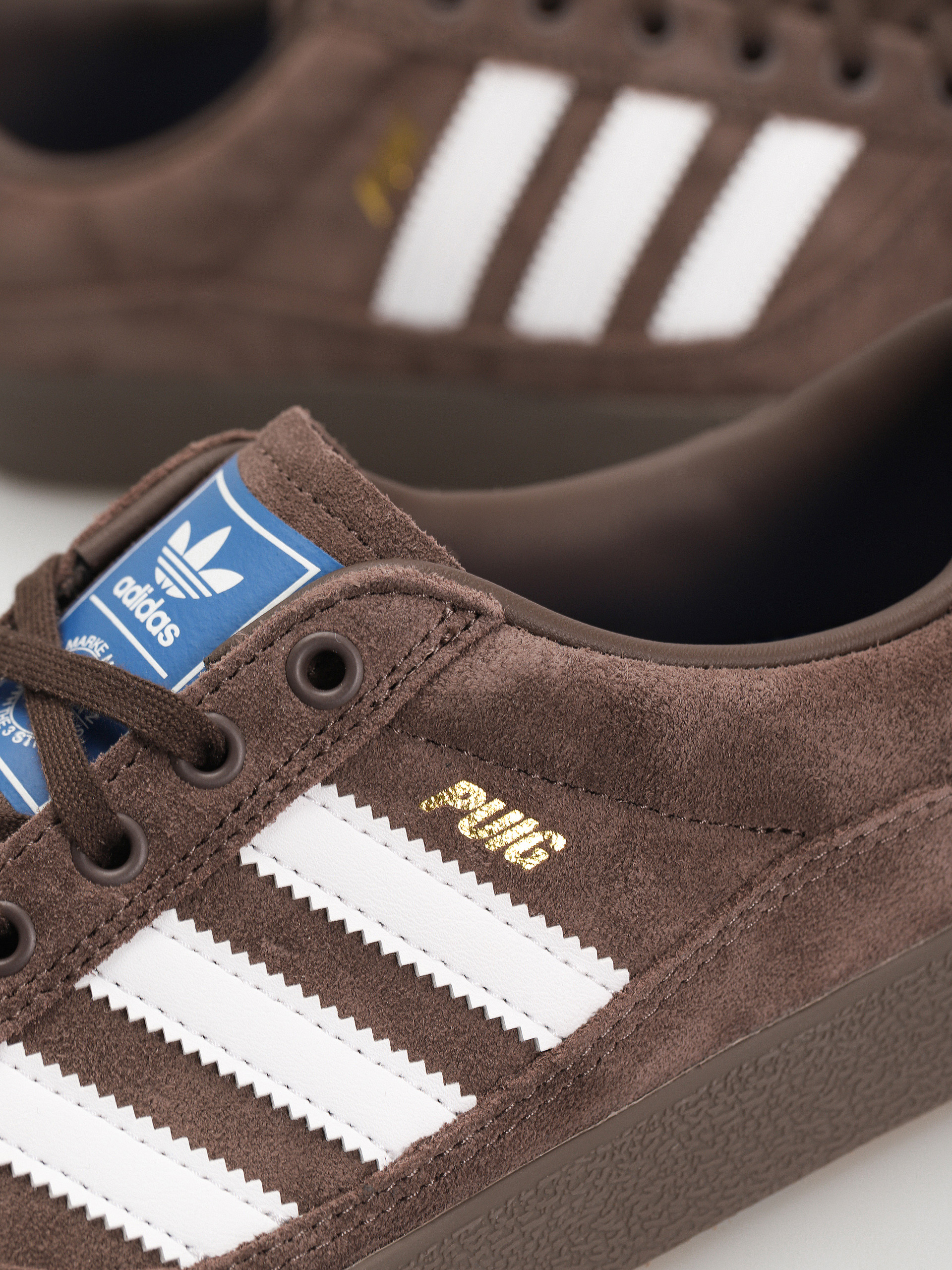 Boty adidas Puig Indoor (brown/ftwwht/blubir)