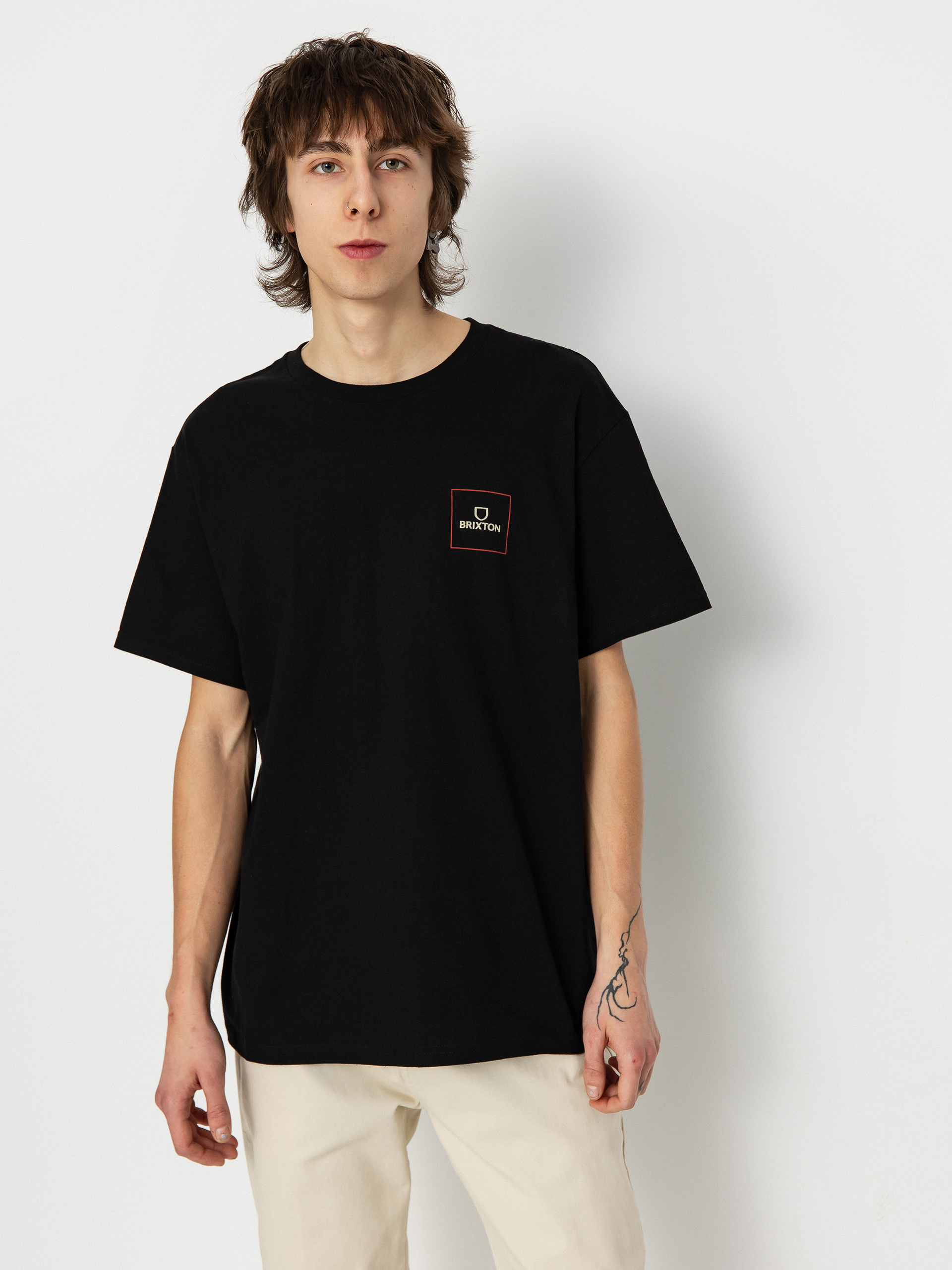 Tričko Brixton Alpha Square Stt (black/casa red/sand)