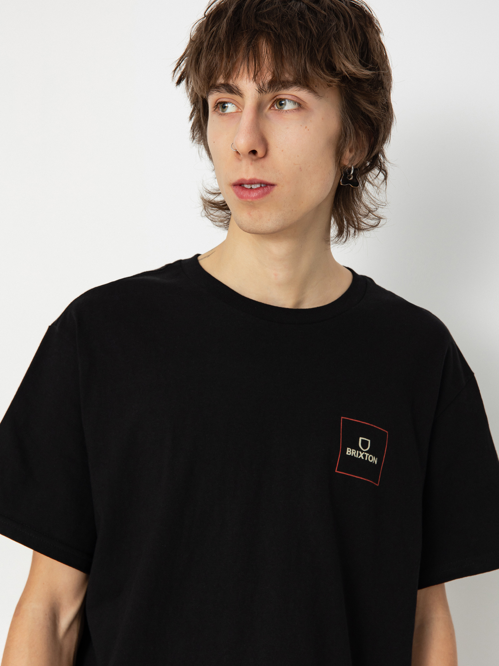 Tričko Brixton Alpha Square Stt (black/casa red/sand)