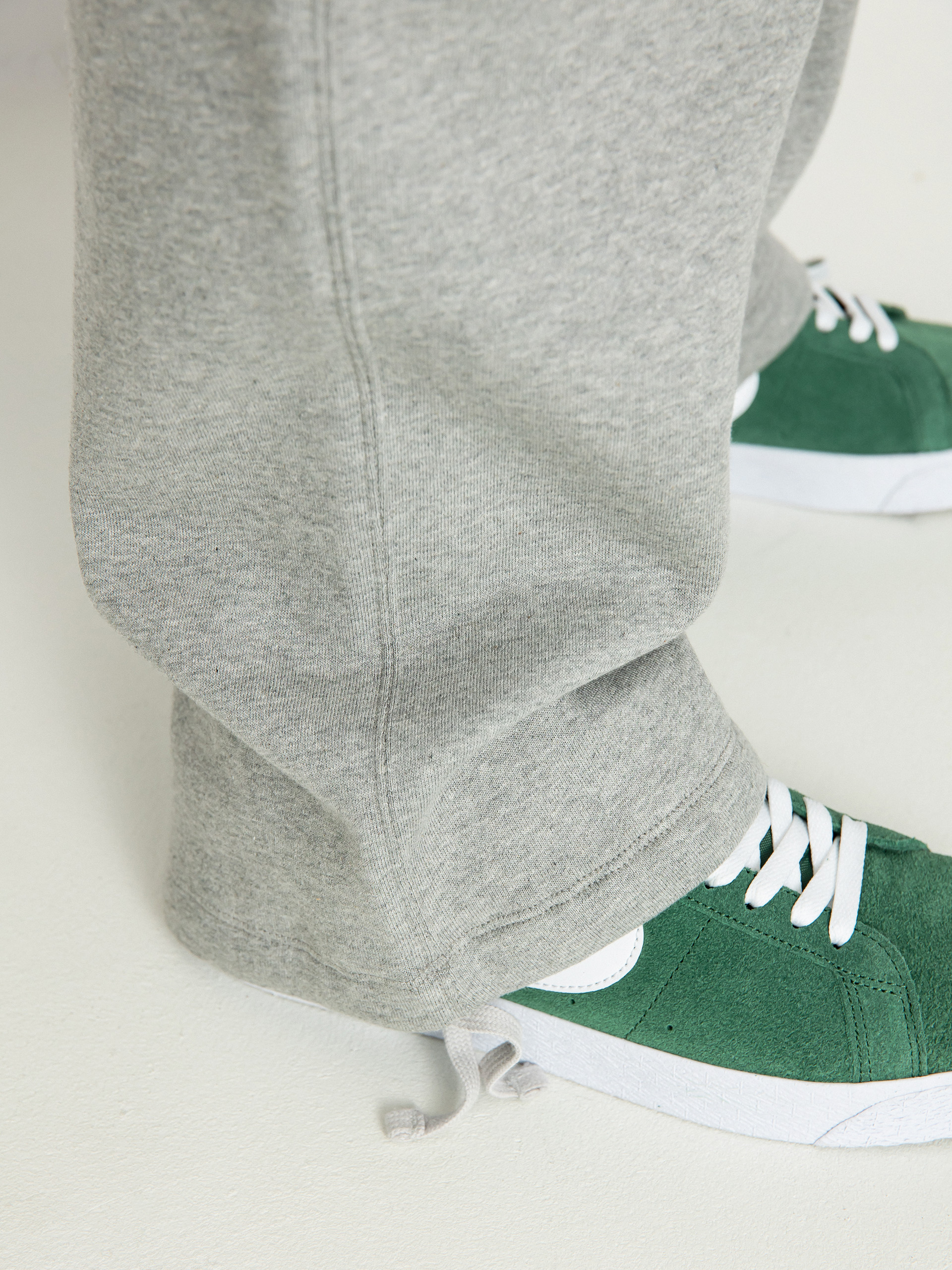 Kalhoty Nike SB Swoosh (dk grey heather/white)