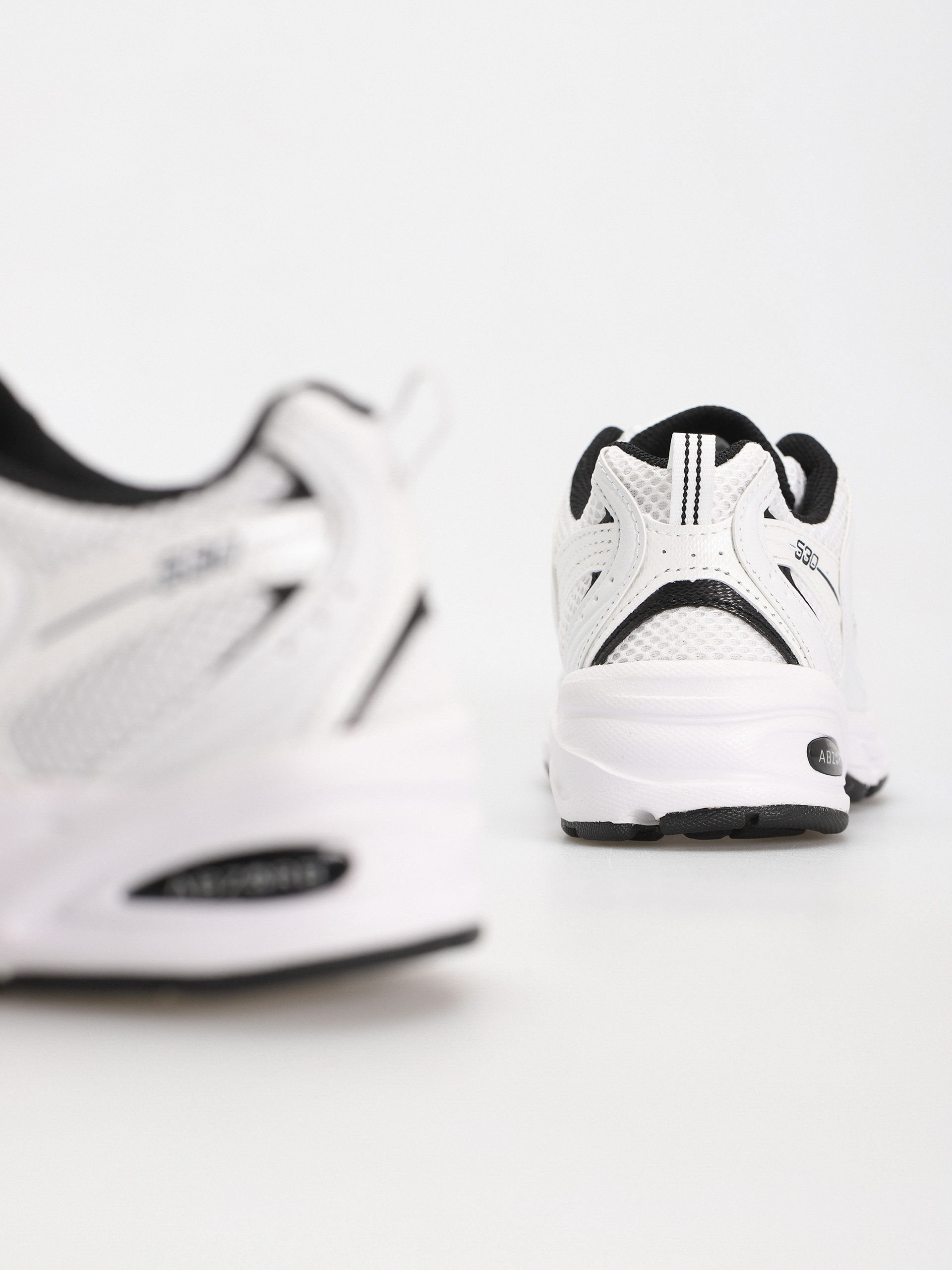 Boty New Balance 530 (white black details)