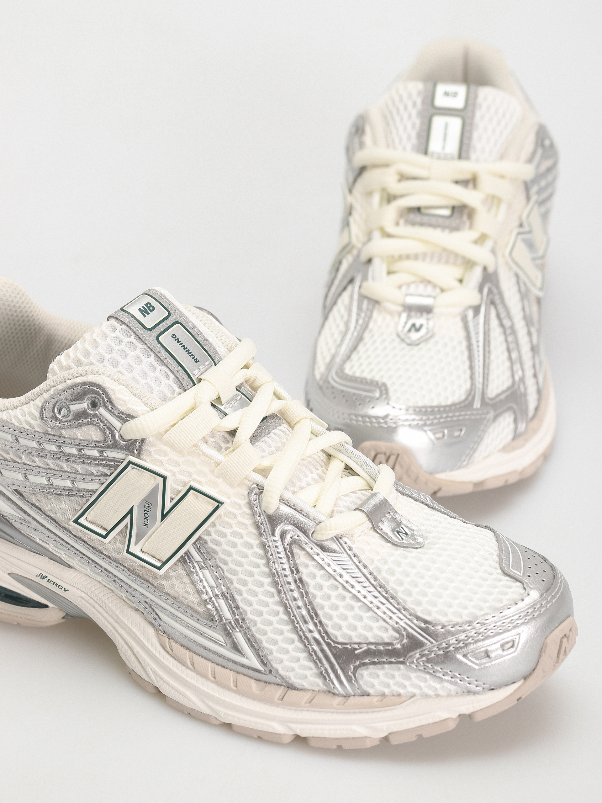 Boty New Balance 1906 (silver metallic)
