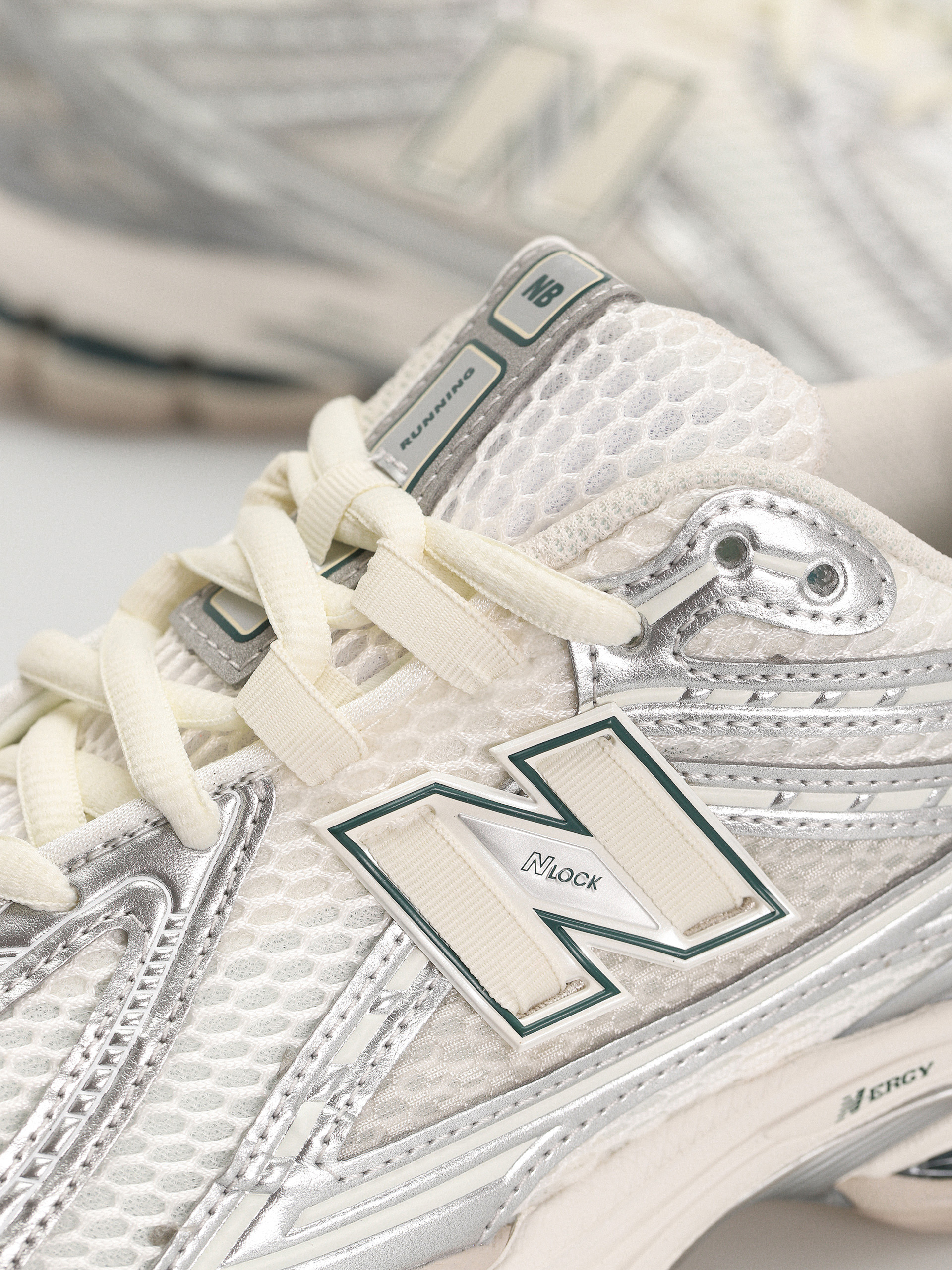Boty New Balance 1906 (silver metallic)