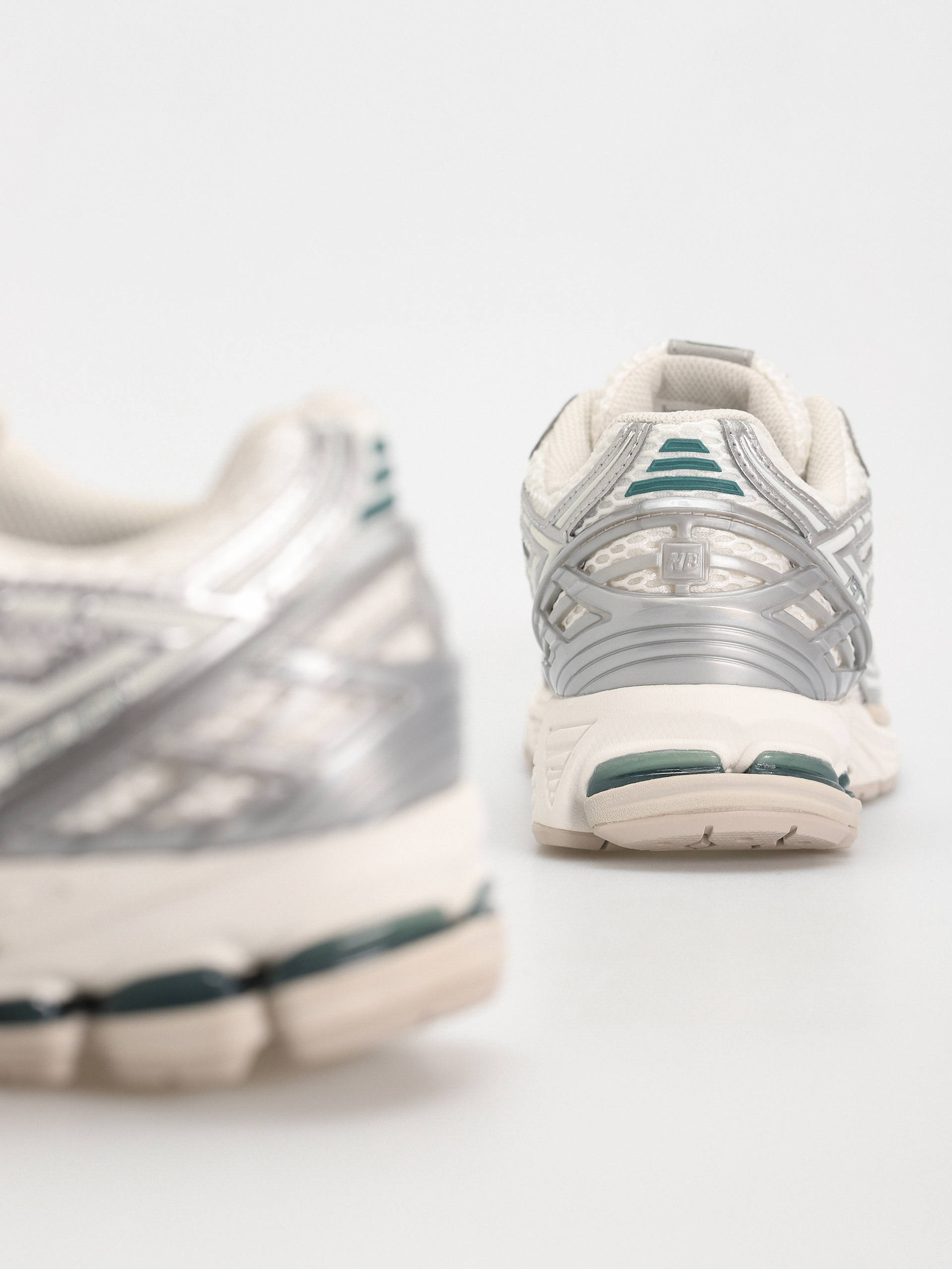 Boty New Balance 1906 (silver metallic)